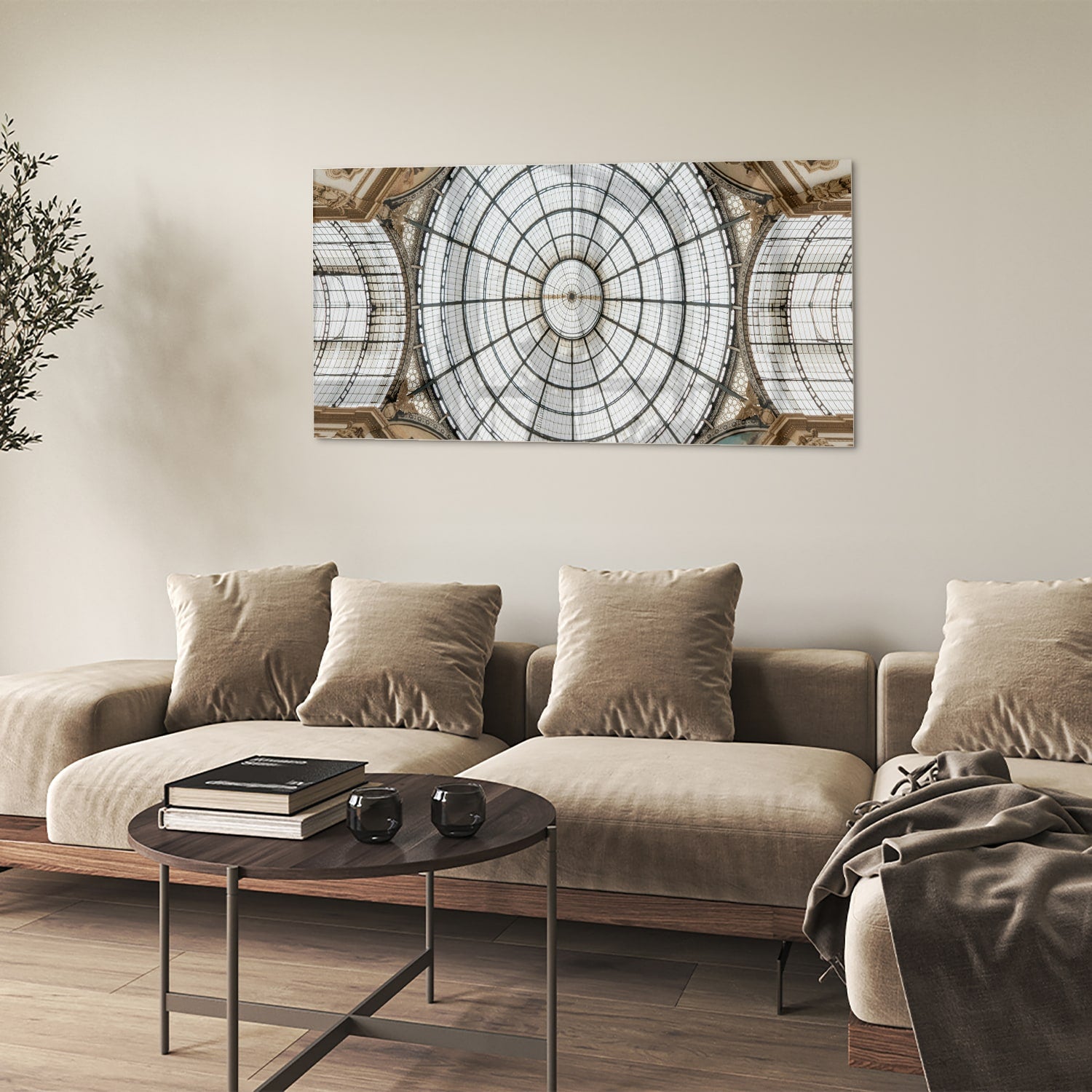 Elegant glazen schilderij van een kunstzinnige koepel op een muur.