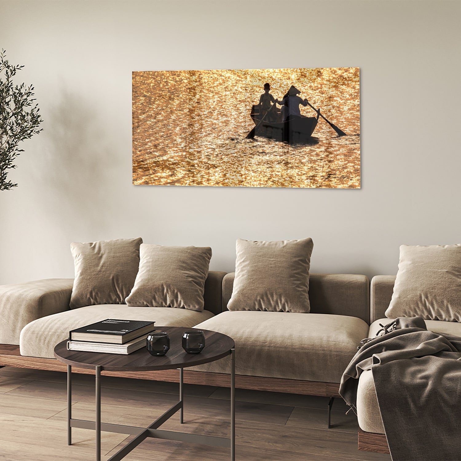 Glazen schilderij van een roeiboot op glinsterend, gouden water