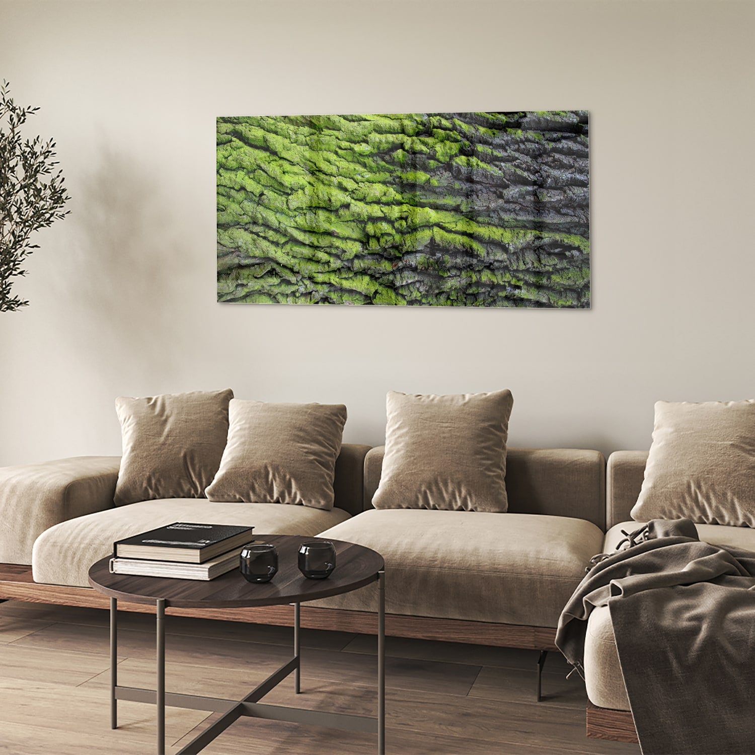 Glazen schilderij met groene mosachtige textuur aan een muur