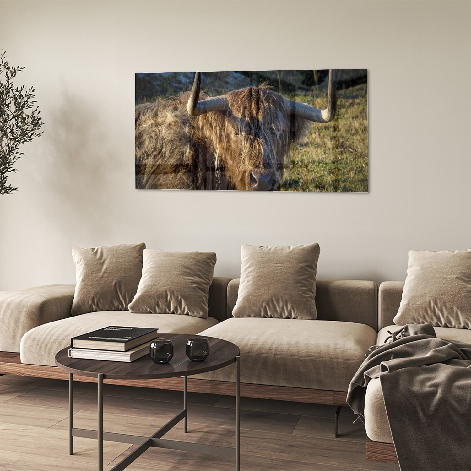 Glazen schilderij van een Highlander rund in een groene omgeving