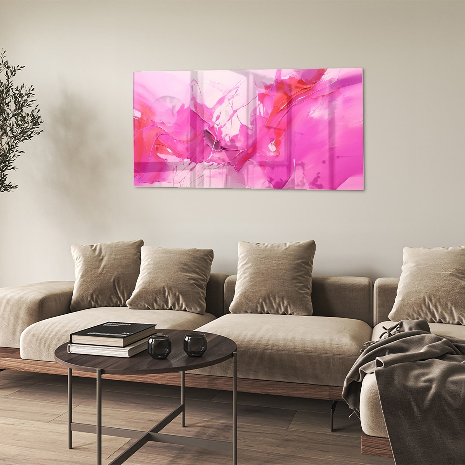 Abstract glazen schilderij met felle roze tinten aan de muur