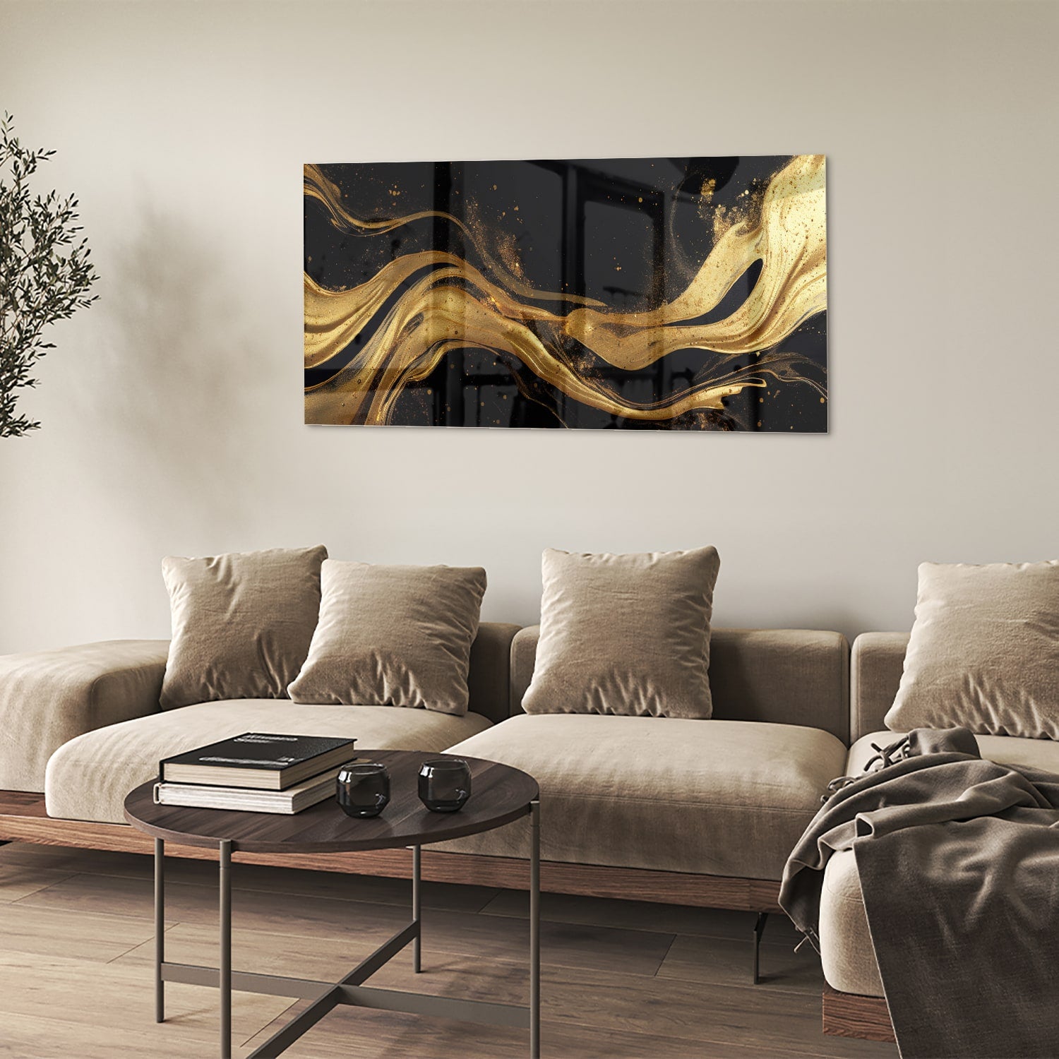 Glazen schilderij met gouden lijnen op een zwarte achtergrond, geschikt voor moderne interieurs.