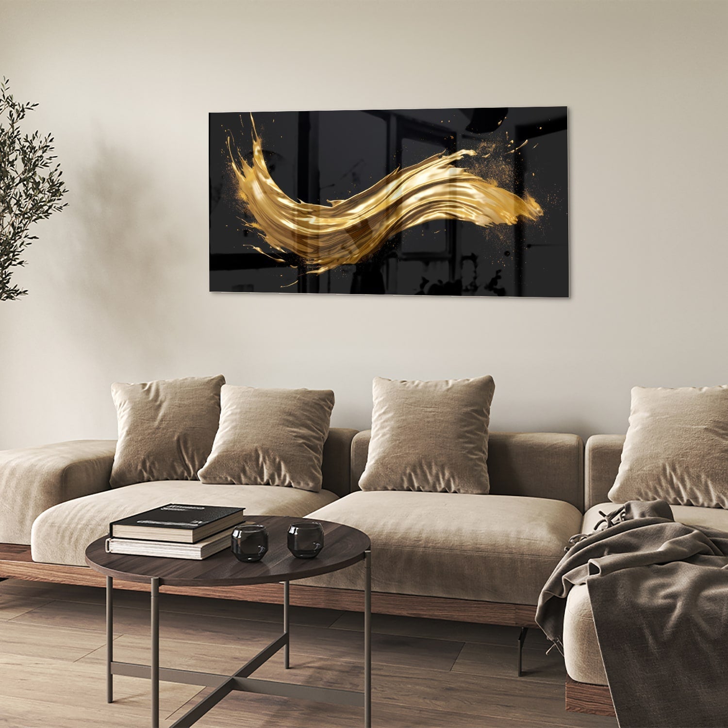 Glas schilderij met gouden glans op een zwarte achtergrond, hangend aan de muur.