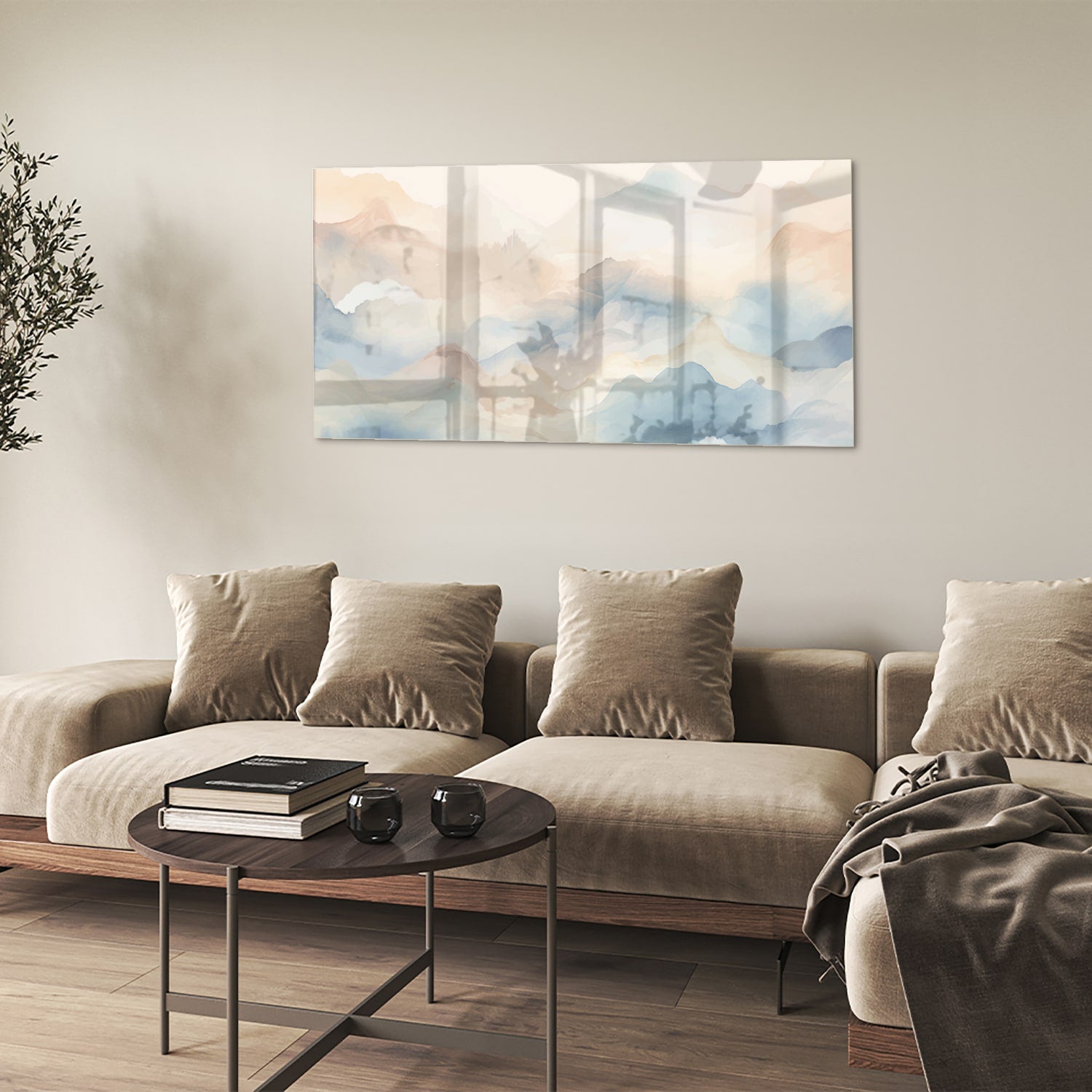 Glazen schilderij met een dromerig berglandschap in zachte blauwe en aardetinten.