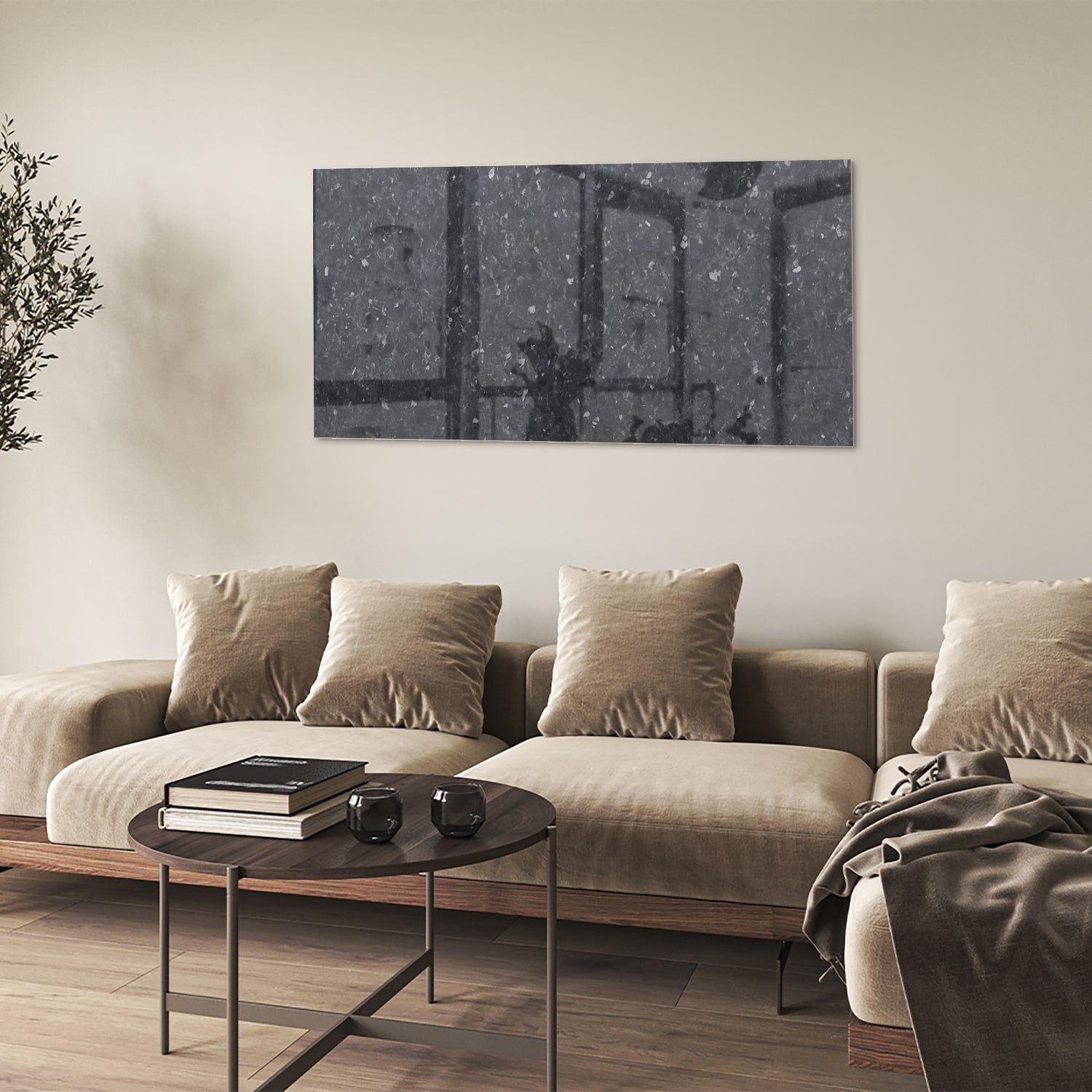 Elegant zwart glazen schilderij dat een moderne sfeer toevoegt aan een interieur.