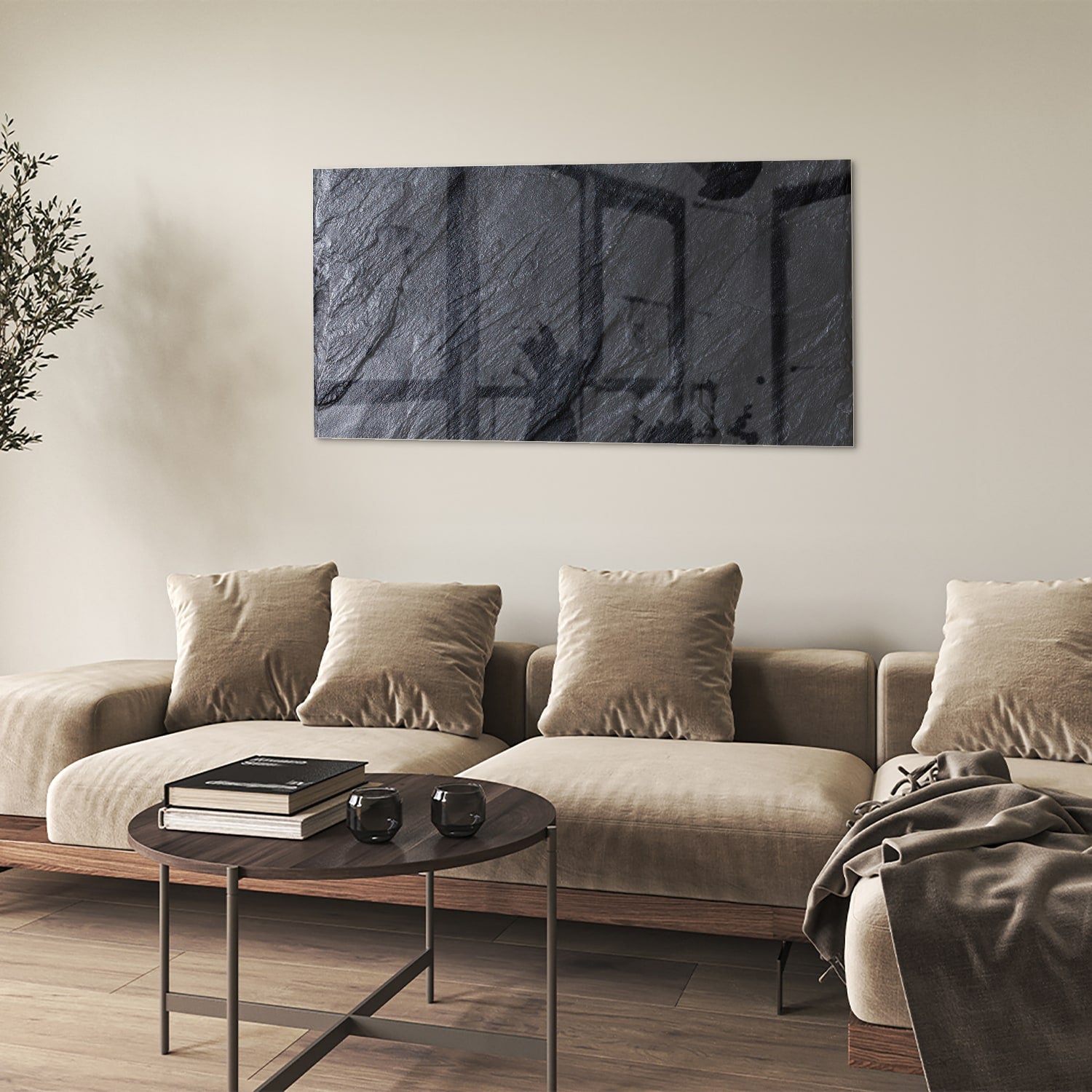 Modern glazen schilderij met abstracte zwart-witte textuur aan de muur.