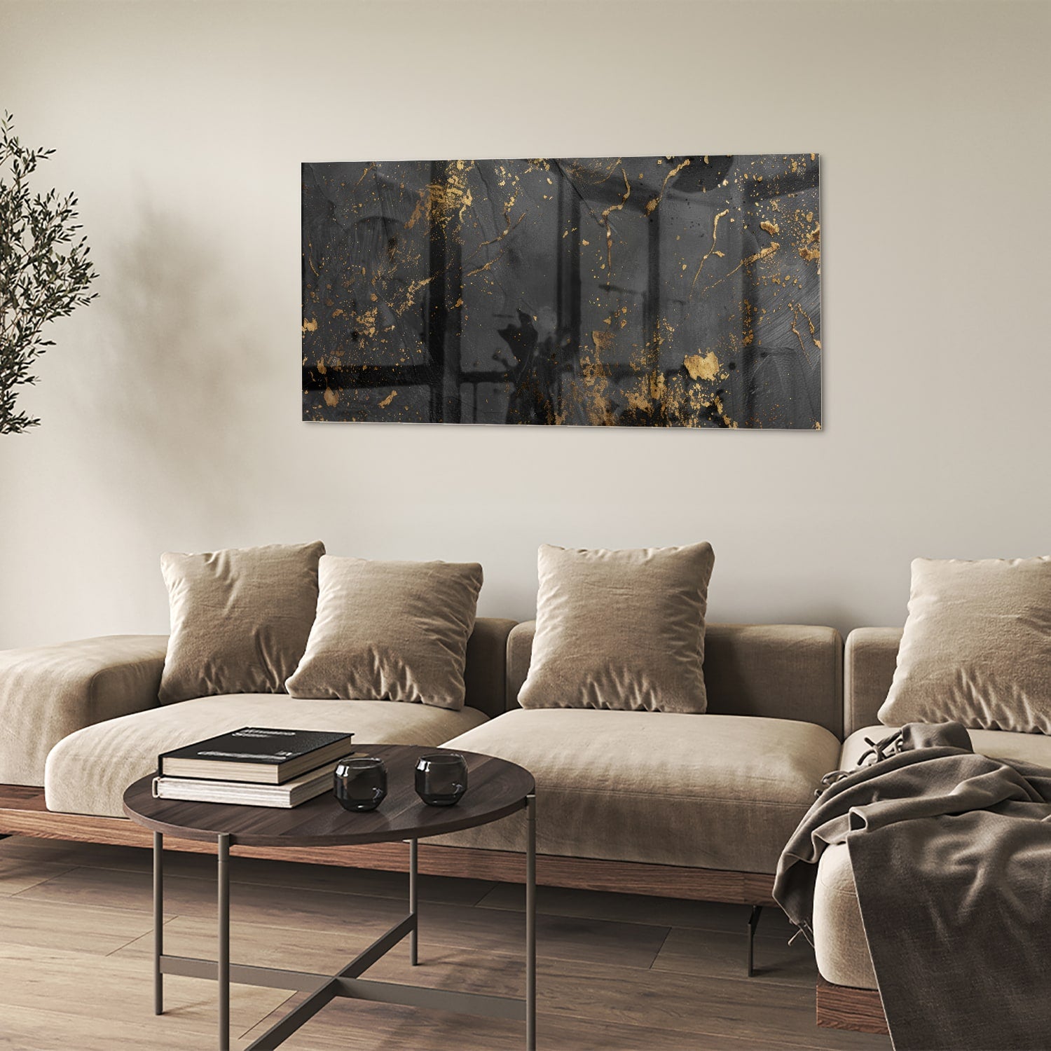 Modern glazen schilderij met abstracte gouden spatten op een zwarte achtergrond.
