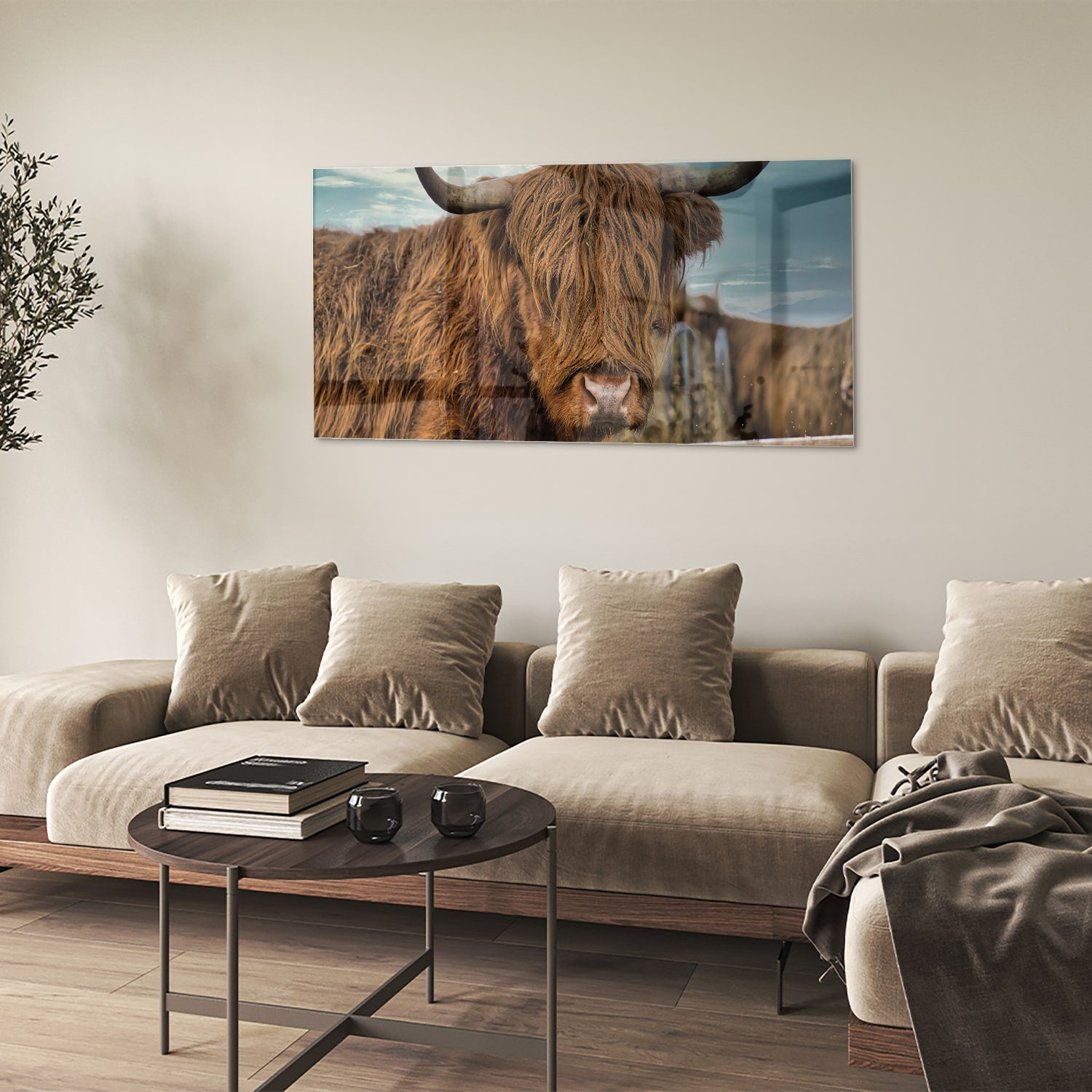 Glas schilderij van een Highlander koe met een mooie achtergrond.