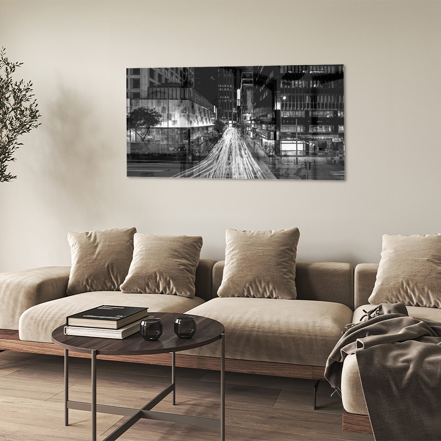 Glazen schilderij met stadslichten in zwart-wit boven een moderne meubelset.