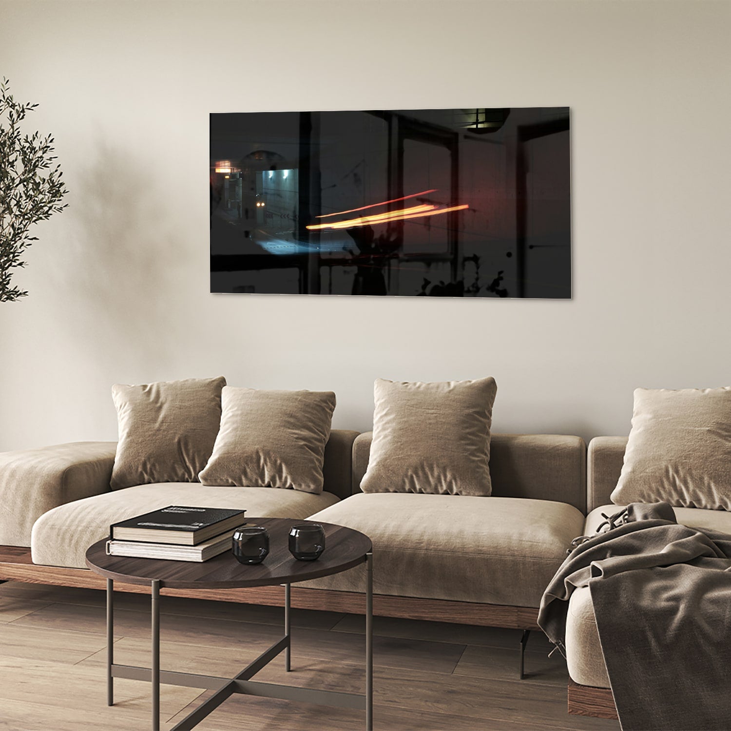Stijlvol glazen schilderij met abstracte verlichting aan de muur boven een houten kast.