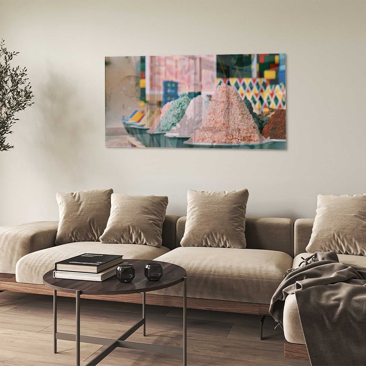 Kleurrijk glazen schilderij met verschillende specerijen in schalen