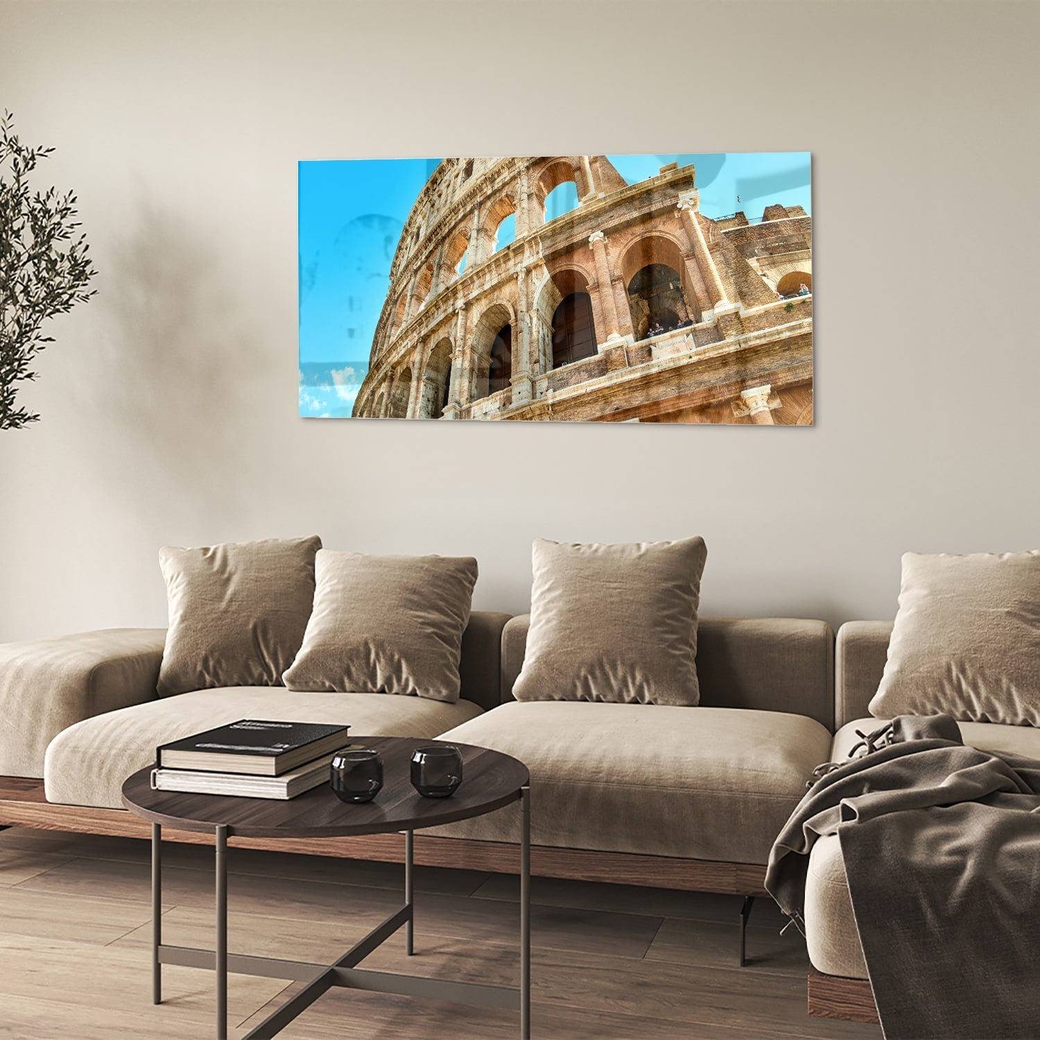 Een glazen schilderij van het Colosseum in Rome met een blauwe lucht achtergrond.