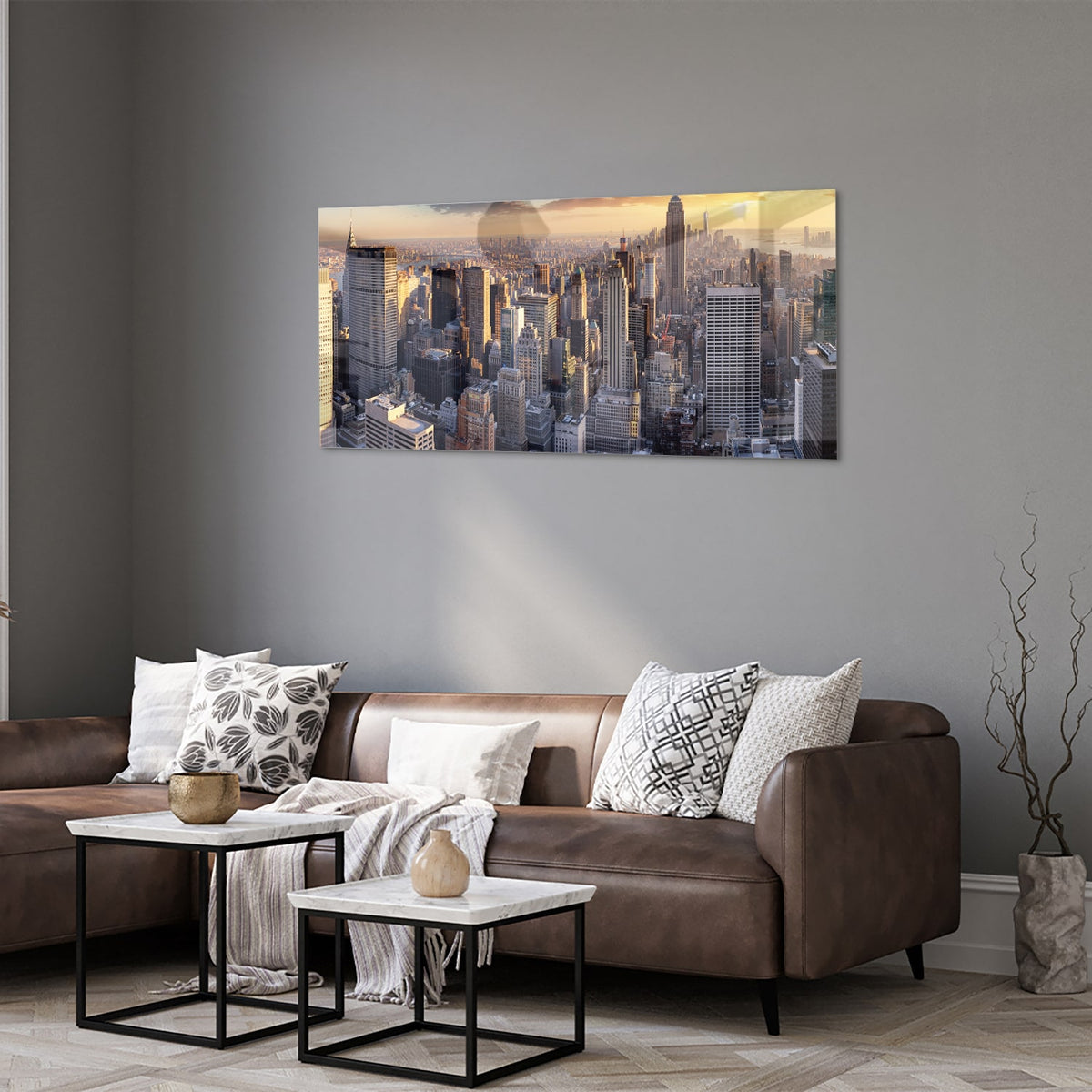 Glazen schilderij van de skyline van New York bij zonsondergang.