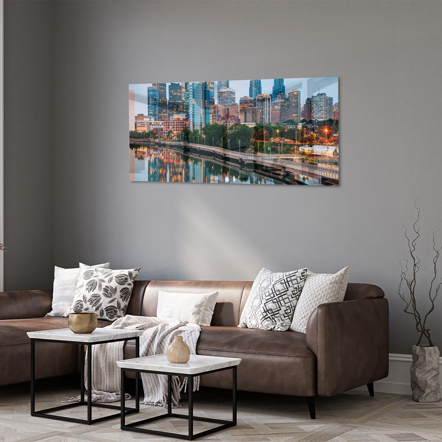 Glazen schilderij met een stadsgezicht en reflecties in het water