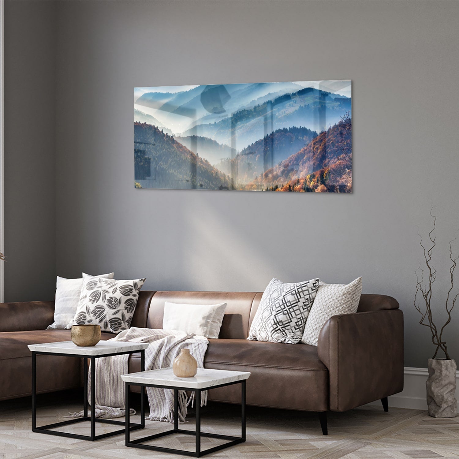 Glazen schilderij met een adembenemend berglandschap in warme herfstkleuren