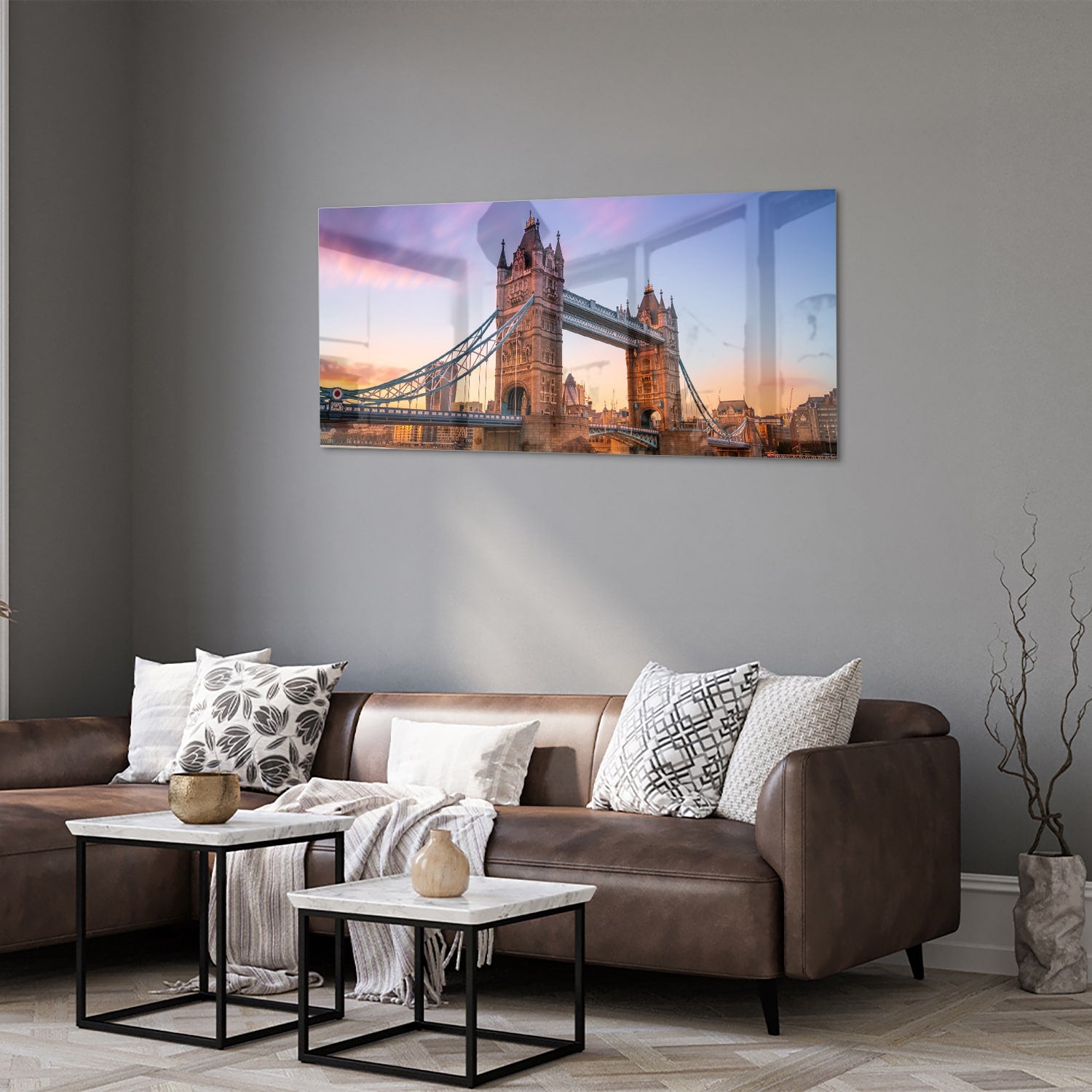 Glas schilderij van de Tower Bridge in Londen met een zonsondergang op de achtergrond.