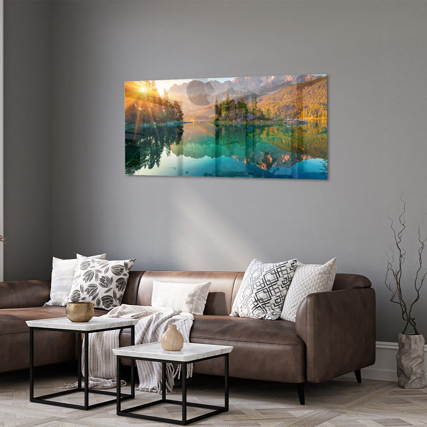 Glazen schilderij van een berglandschap met reflectie in het meer.