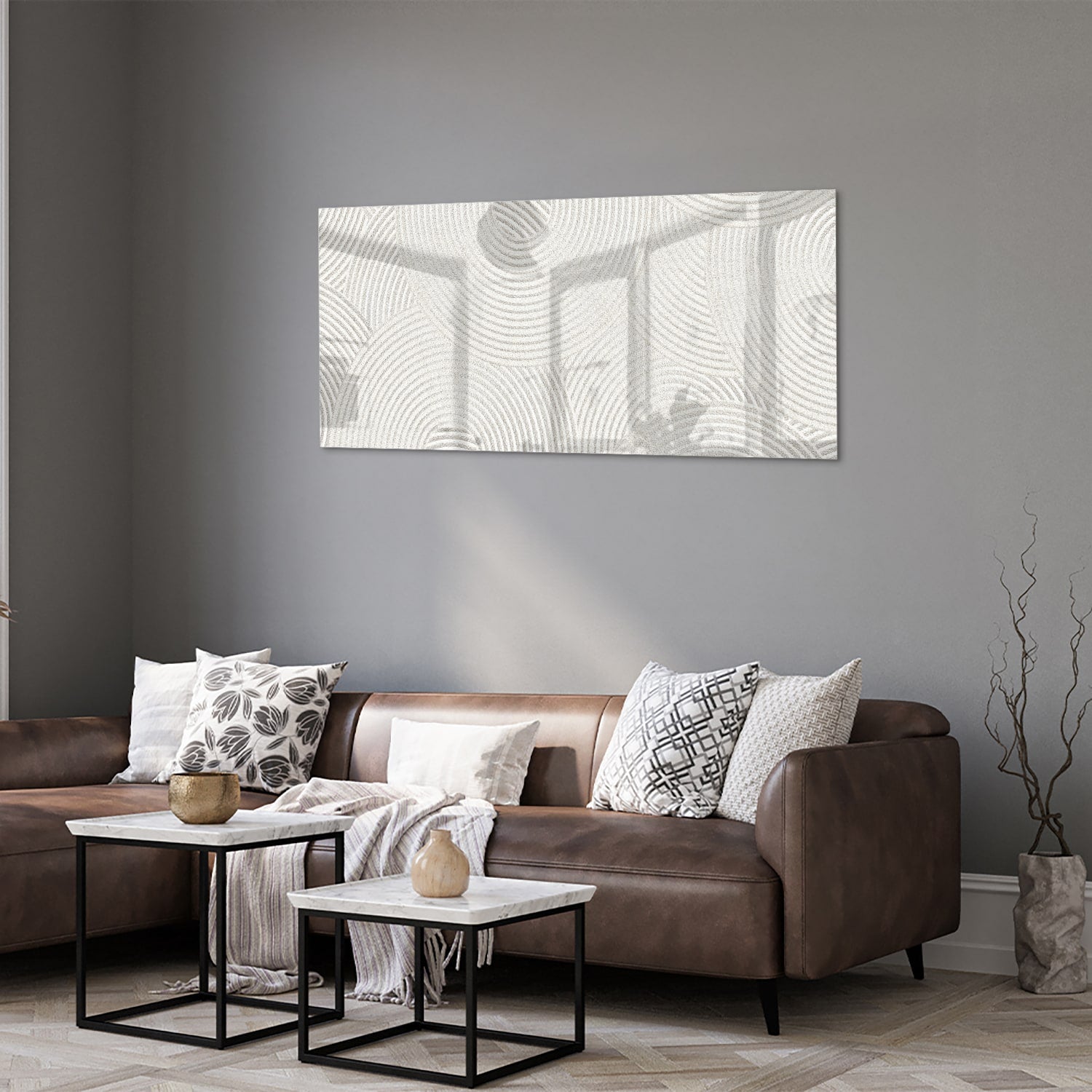 Minimalistisch glazen schilderij met spiraalpatronen aan de muur