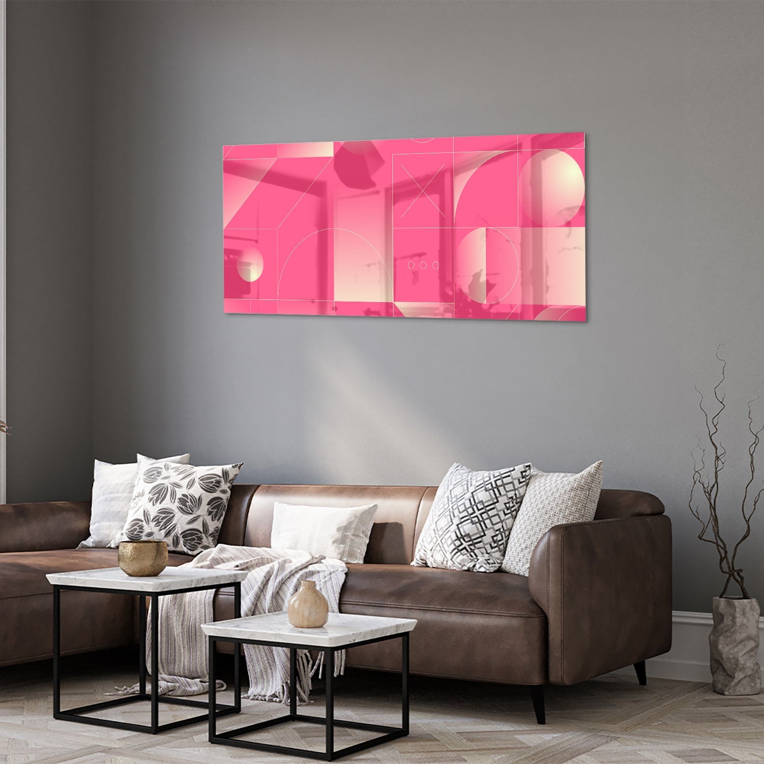 Modern glazen schilderij in frisroze met geometrische vormen.