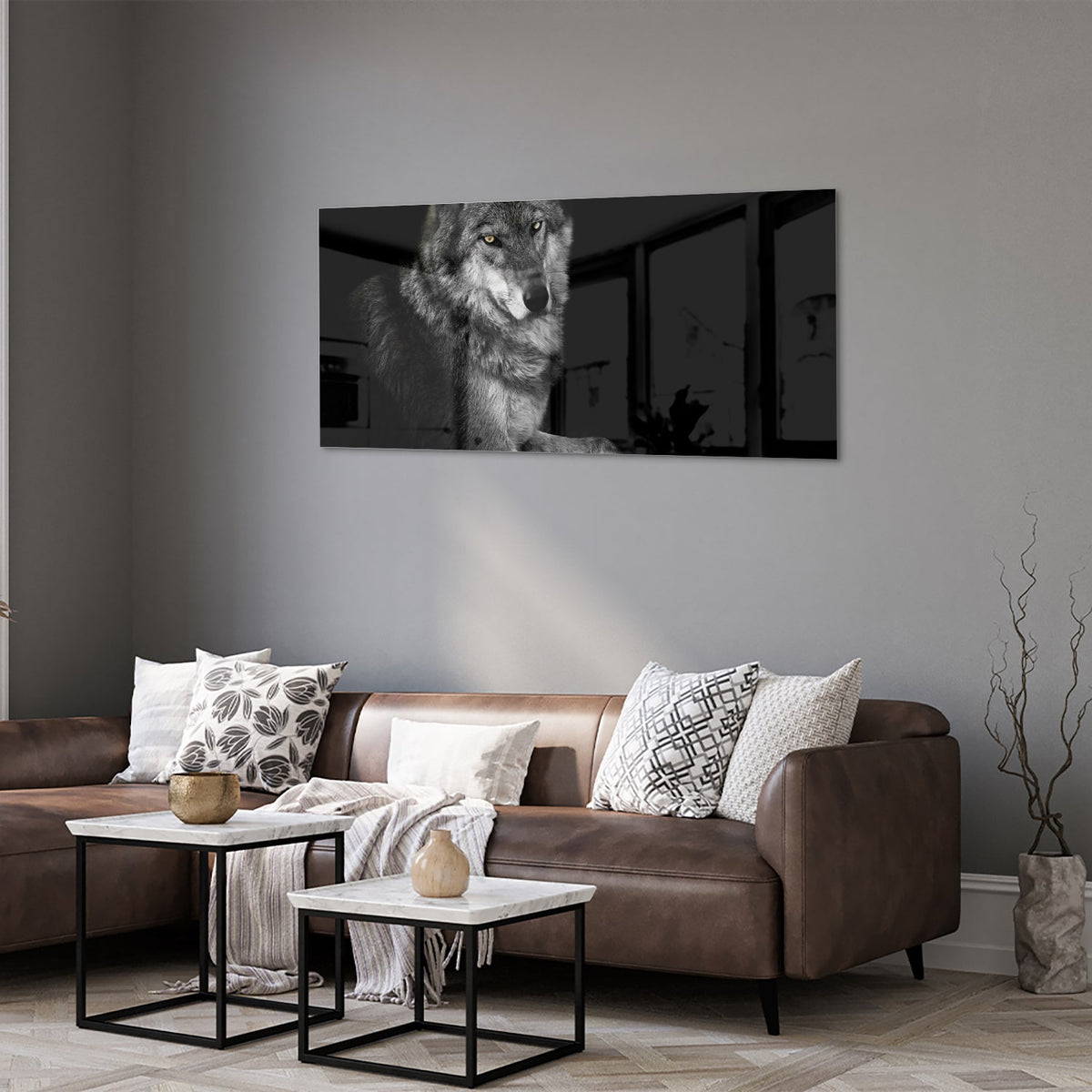 Glas schilderij van een wolf in zwart-wit, perfect voor wanddecoratie.