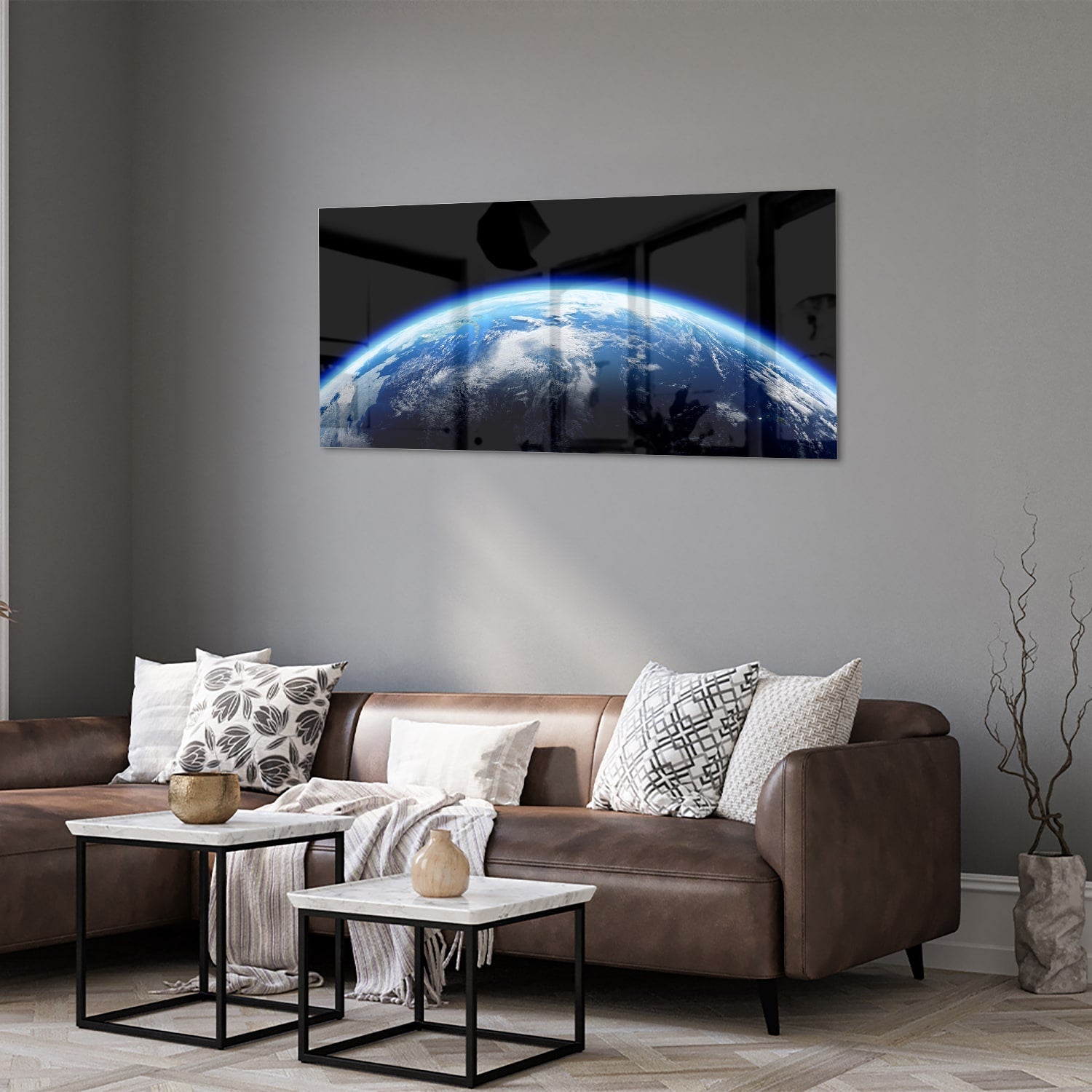 Glazen schilderij met een afbeelding van de aarde en blauwe lucht, perfect voor een moderne inrichting.