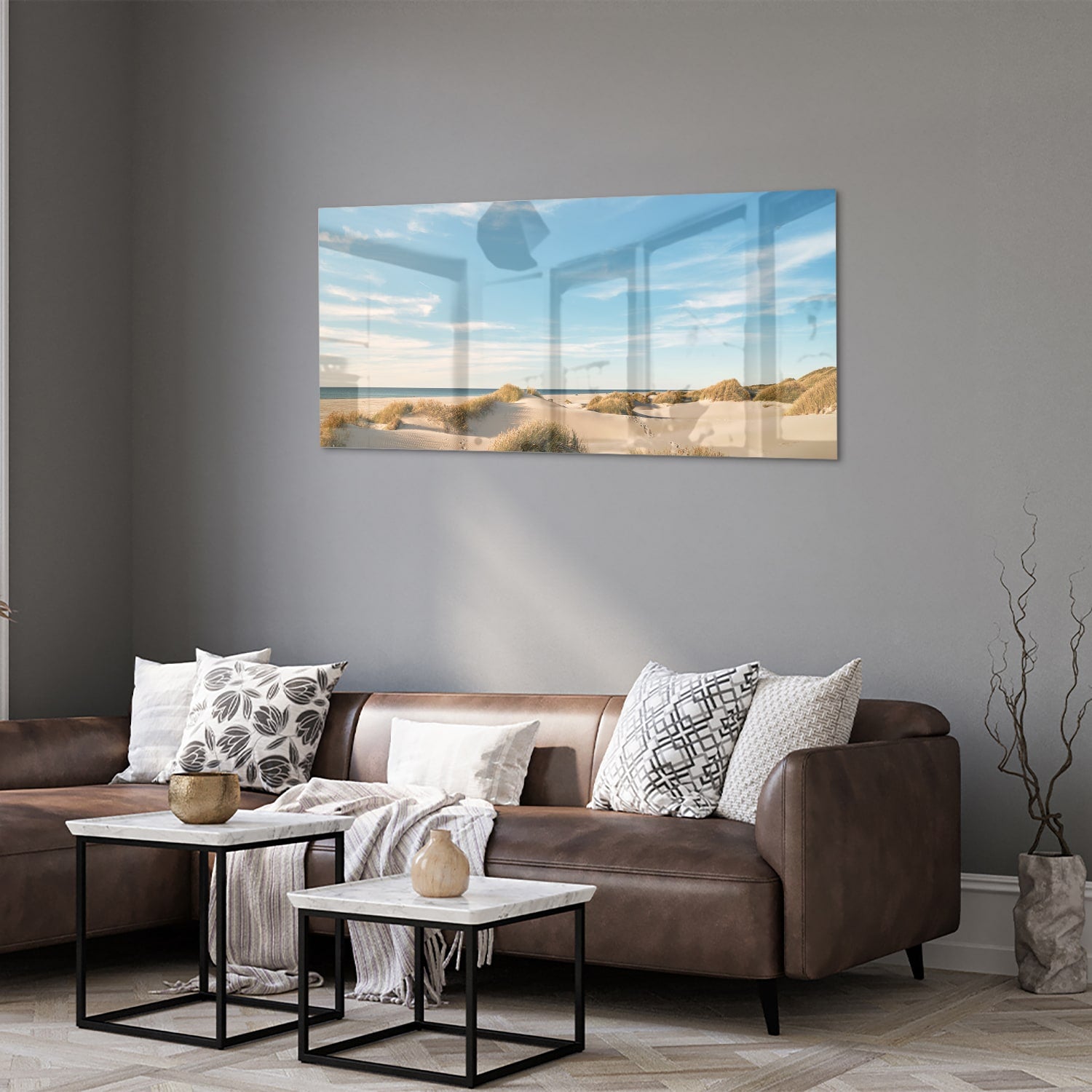 Glazen schilderij met duinen en een heldere blauwe lucht