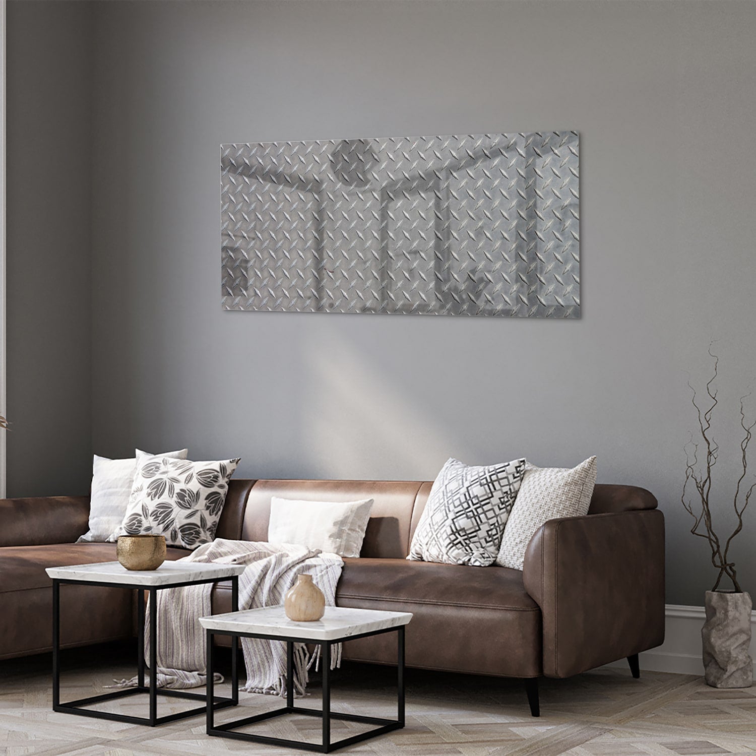 Industrile glazen schilderij met ruitpatroon aan de muur in een modern interieur.