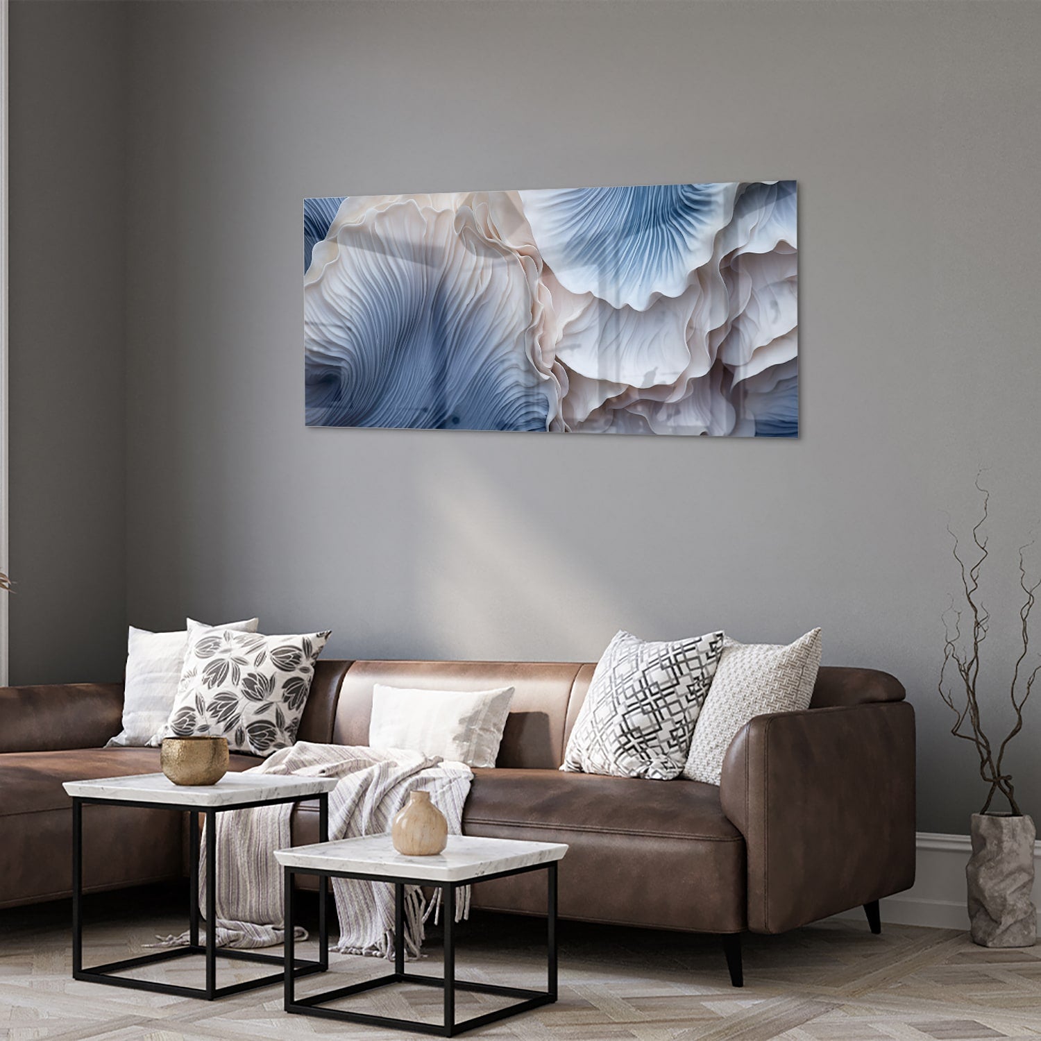 Glazen schilderij met blauw-witte patronen in modern interieur