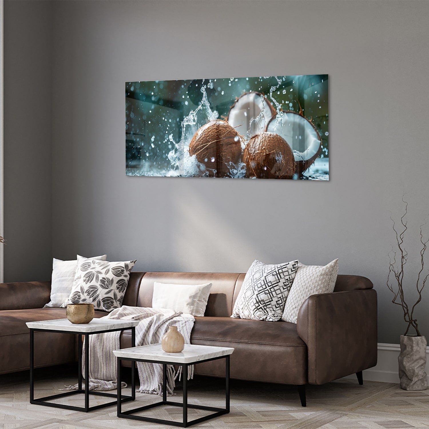 Glas schilderij van kokosnoten met spetters water, perfect voor wanddecoratie.