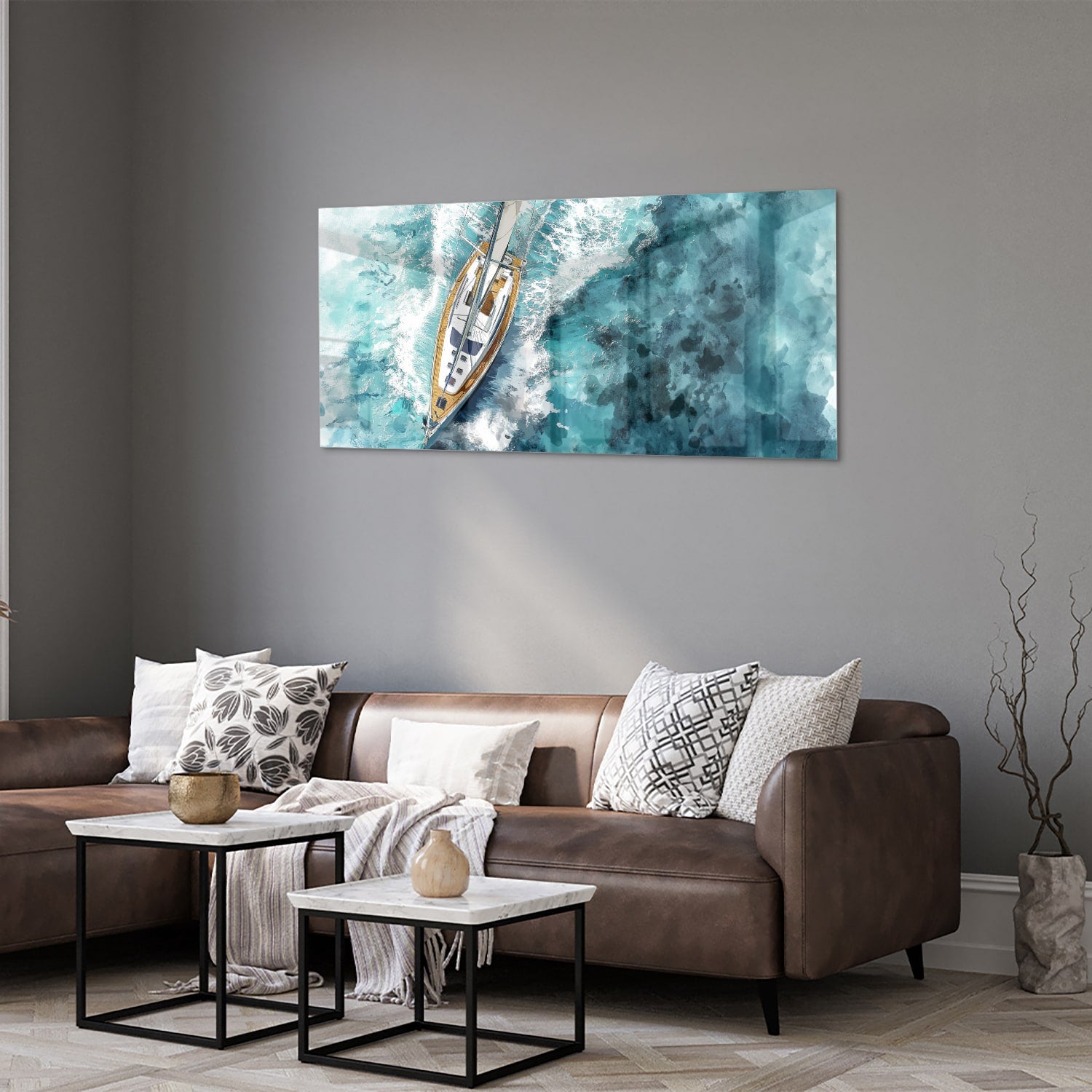 Glazen schilderij van een jacht die over een turquoise zee vaart.