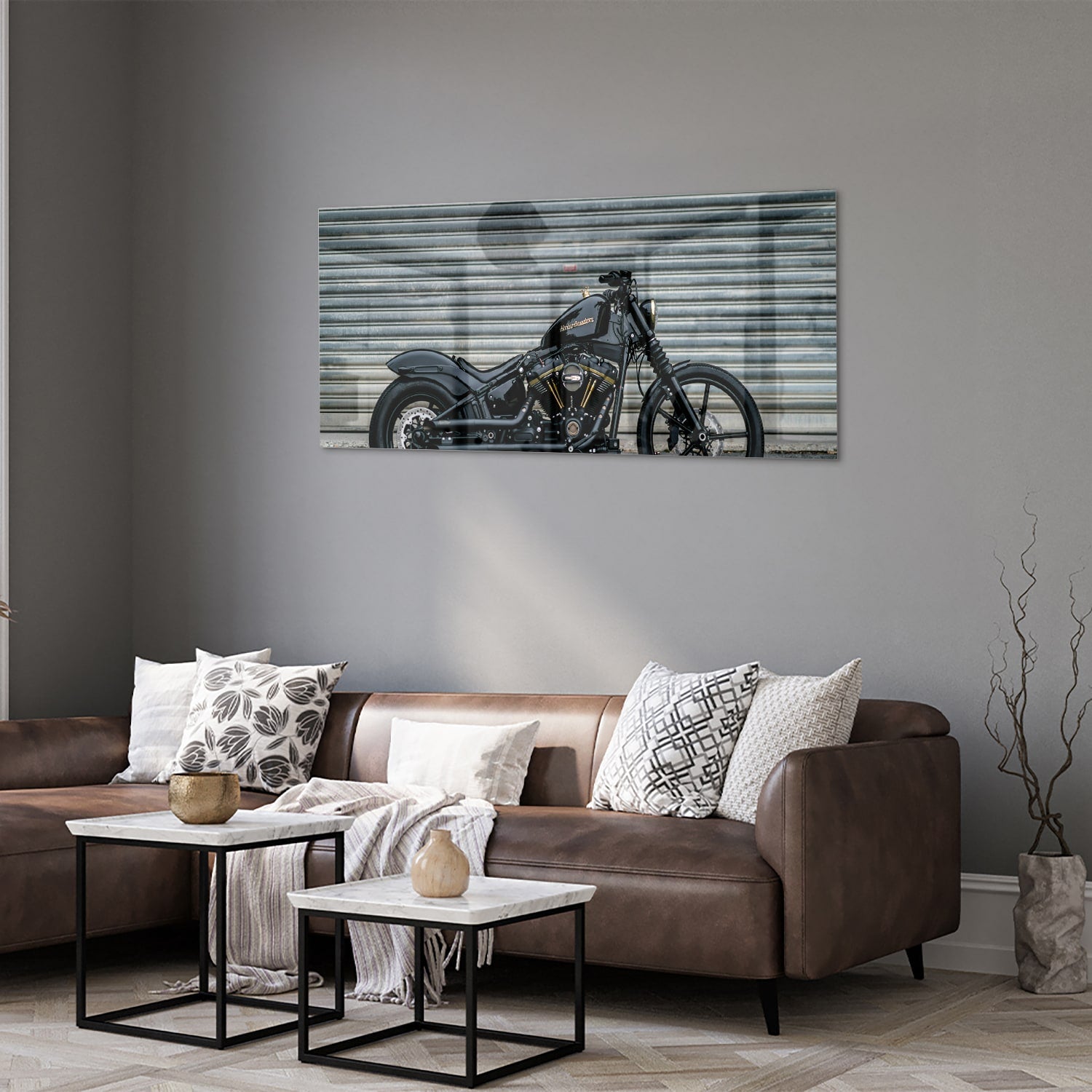 Glazen schilderij van een motor, perfect voor wanddecoratie in een modern interieur.