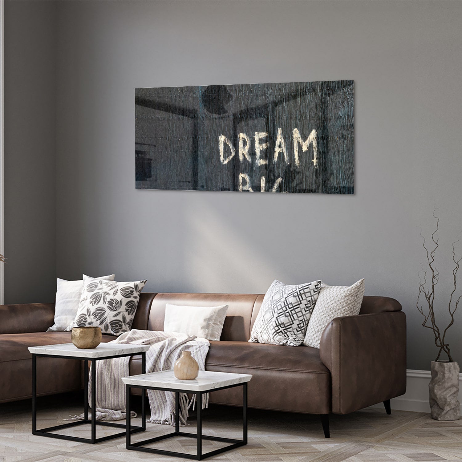 Glas schilderij met tekst 'DREAM BIG' in modern interieur