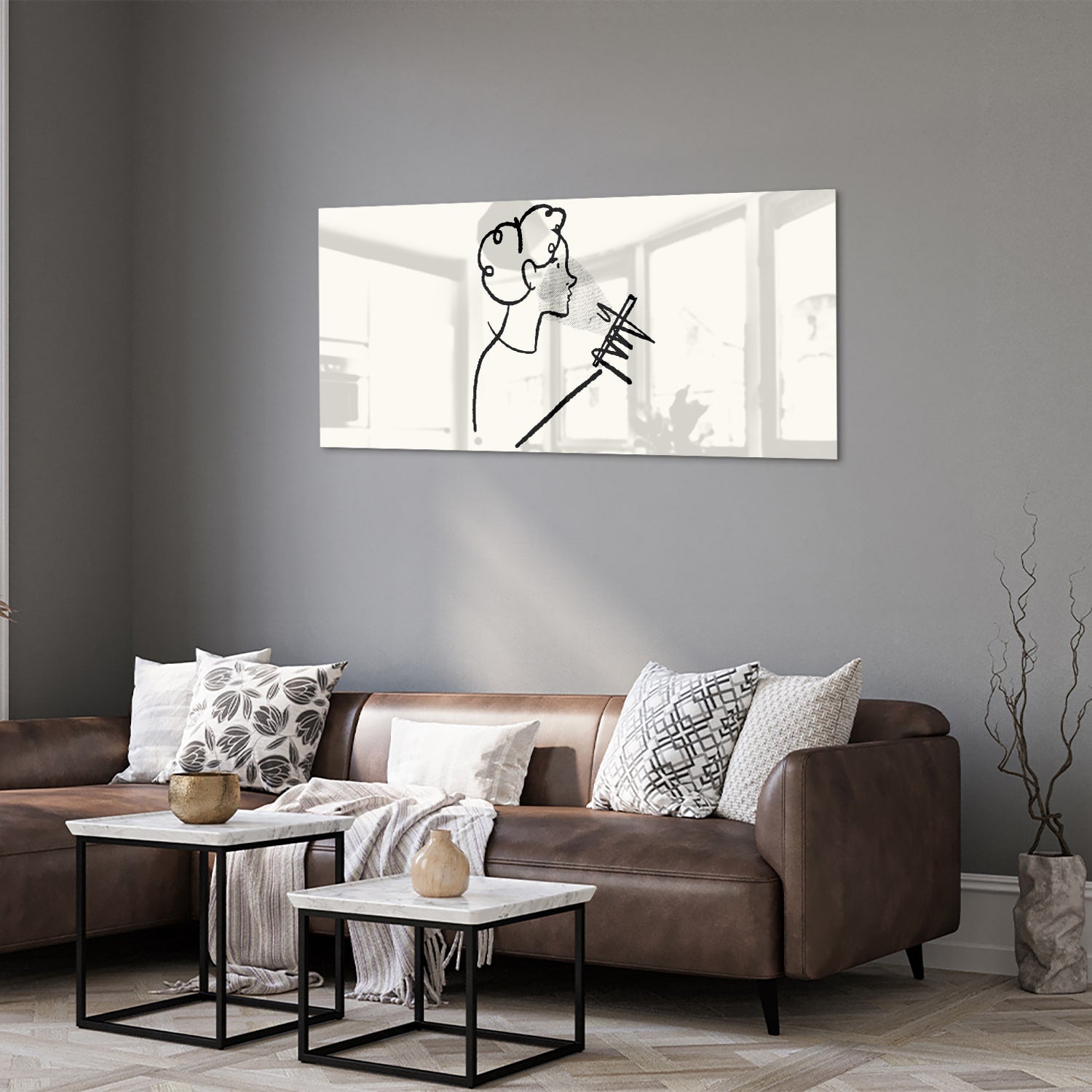 Minimalistisch glazen schilderij met abstracte lijntekening van een figuur.