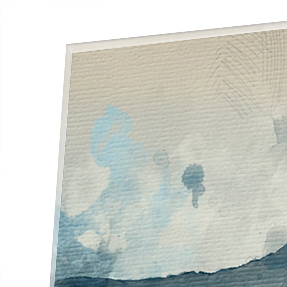 Glazen schilderij van een serene landschap met blauw meer en bergen