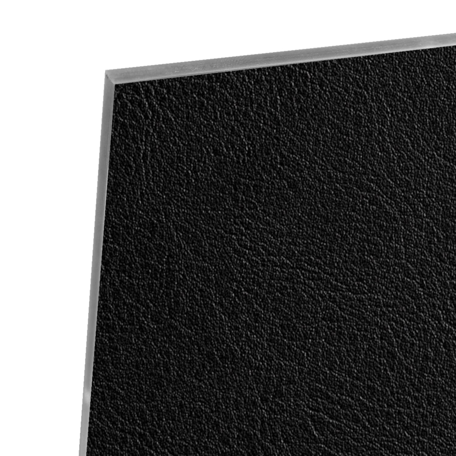 Minimalistisch zwart glazen schilderij aan de muur in een lichte woonkamer.