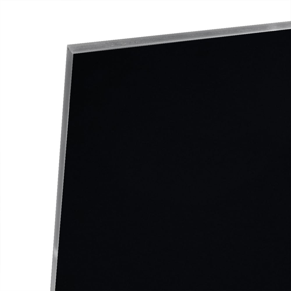 Glazen schilderij met een dieprode peper op zwarte achtergrond.