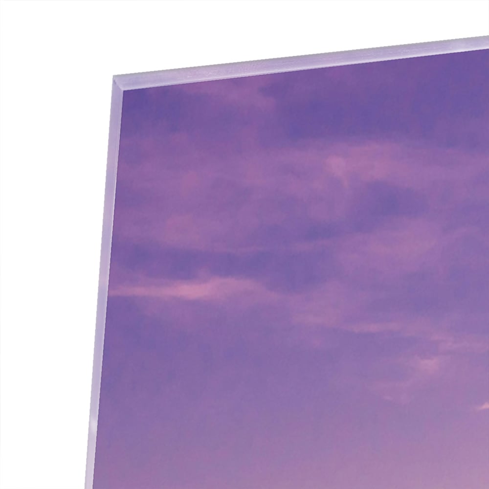 Glazen schilderij van een zonsondergang bij de haven met boten