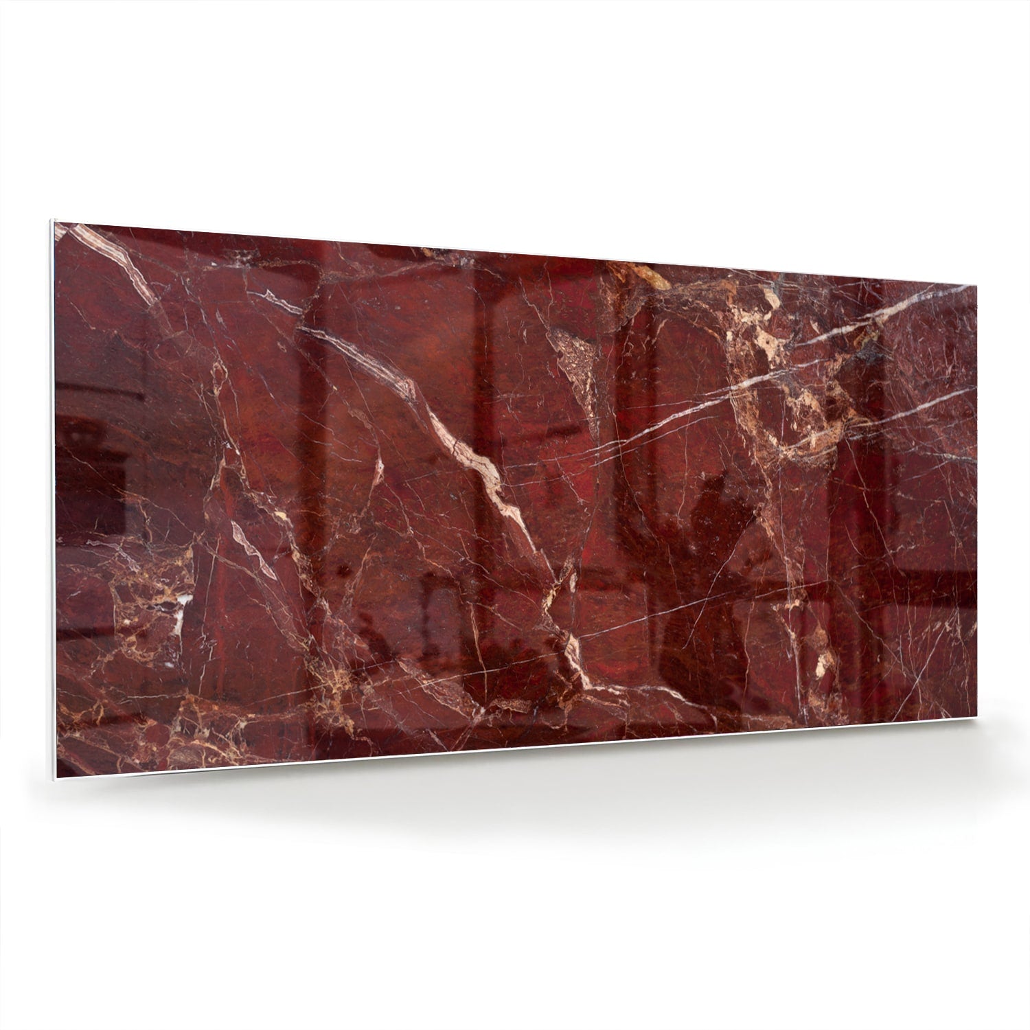 Rood glazen schilderij met marmerlook aan de muur boven een houten kast