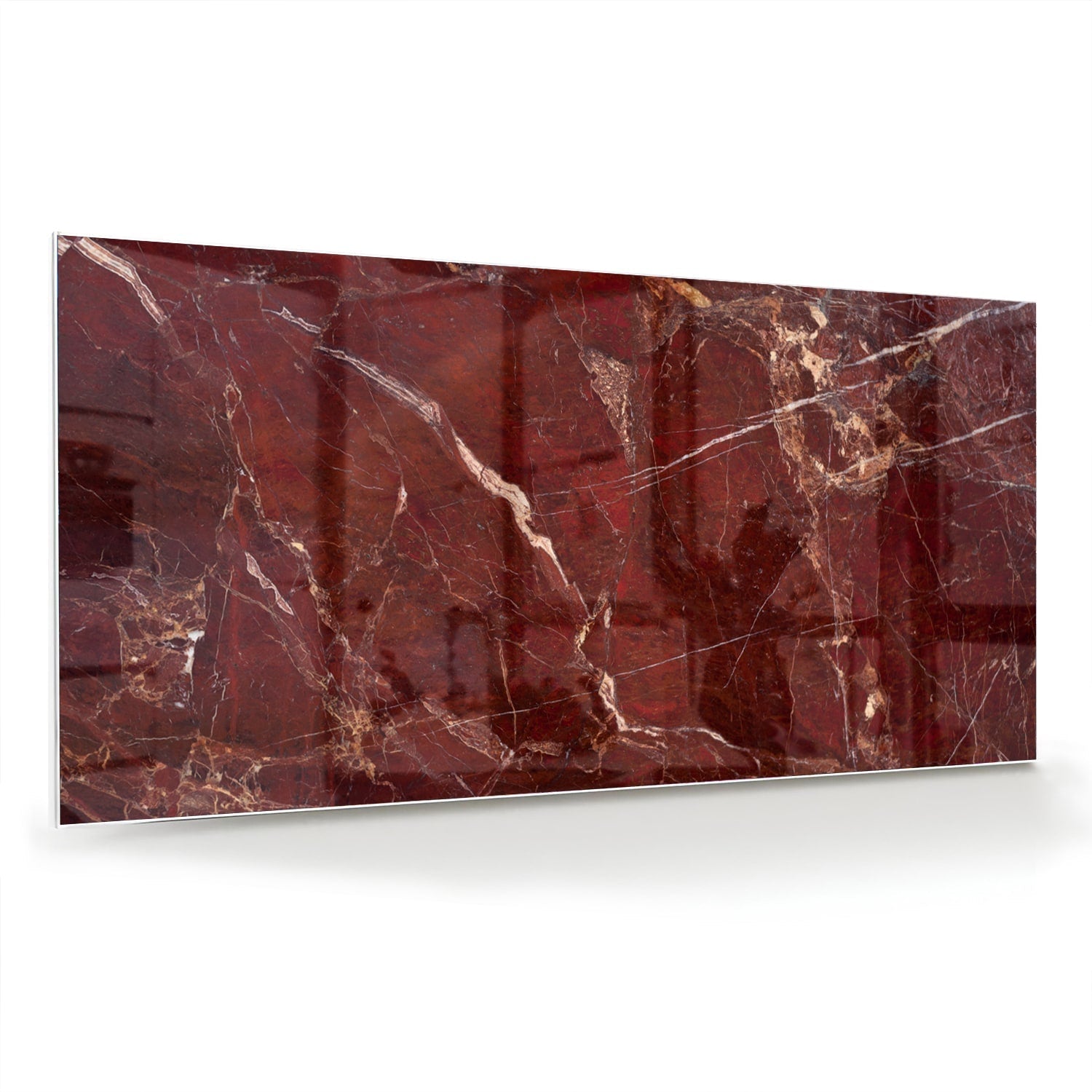 Rood glazen schilderij met marmerlook aan de muur boven een houten kast
