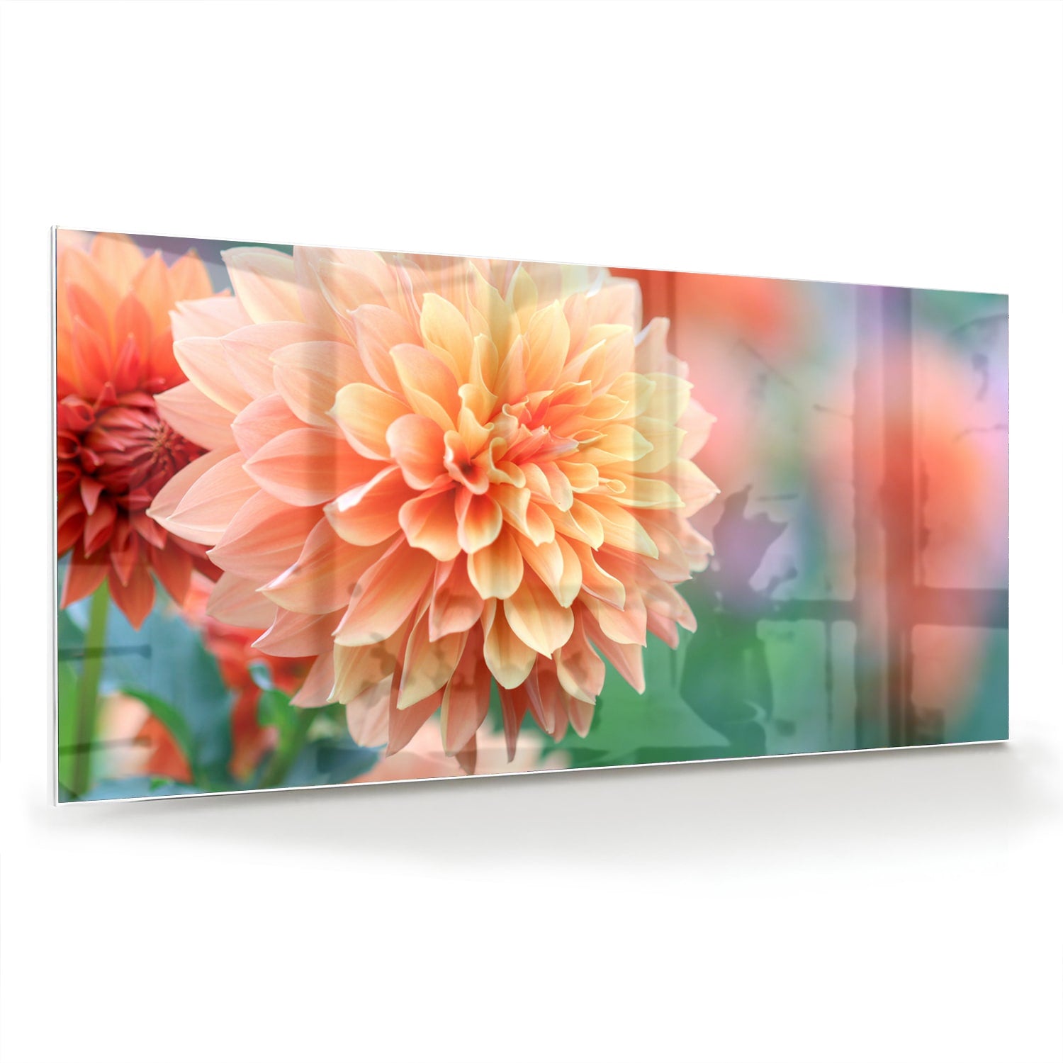 Glazen schilderij met een pastelroze dahlia in een modern interieur