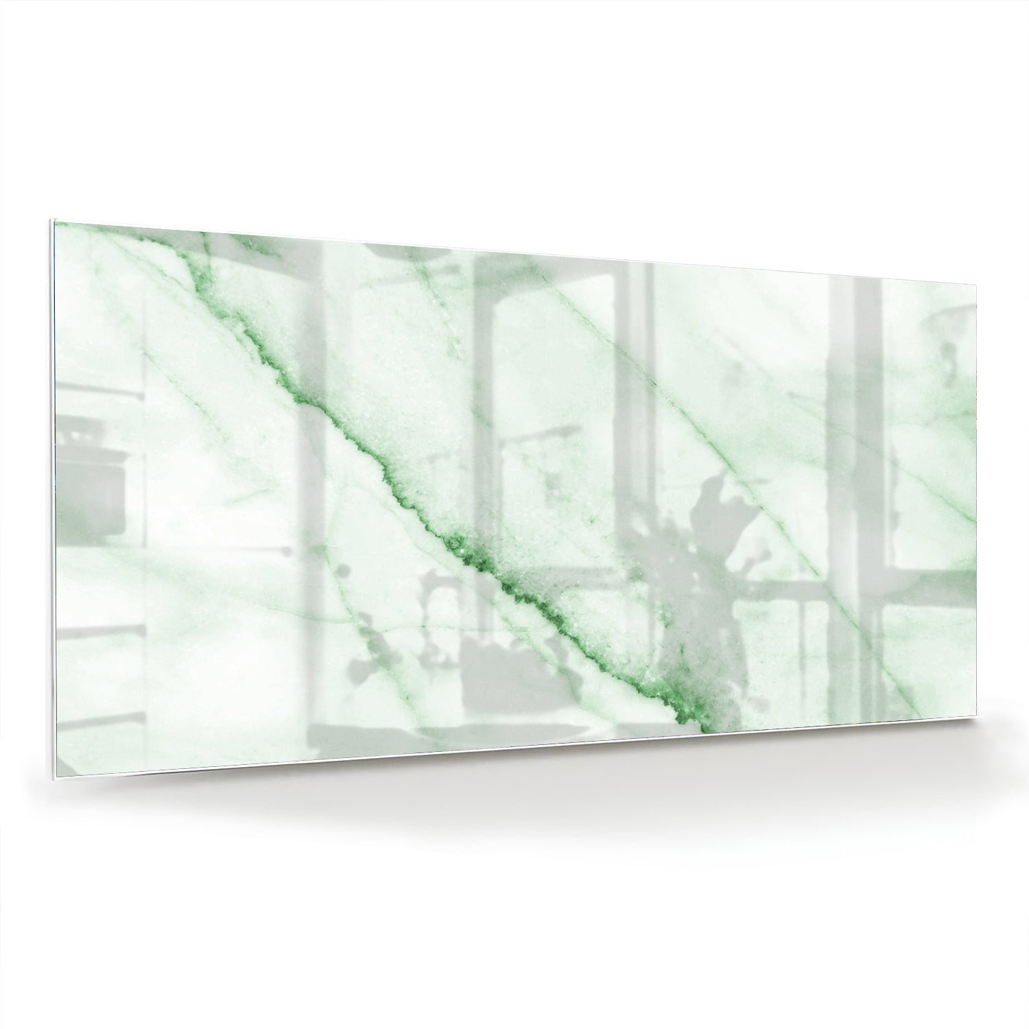 Glazen schilderij met een groene marmerlook aan de muur in een moderne woonkamer.