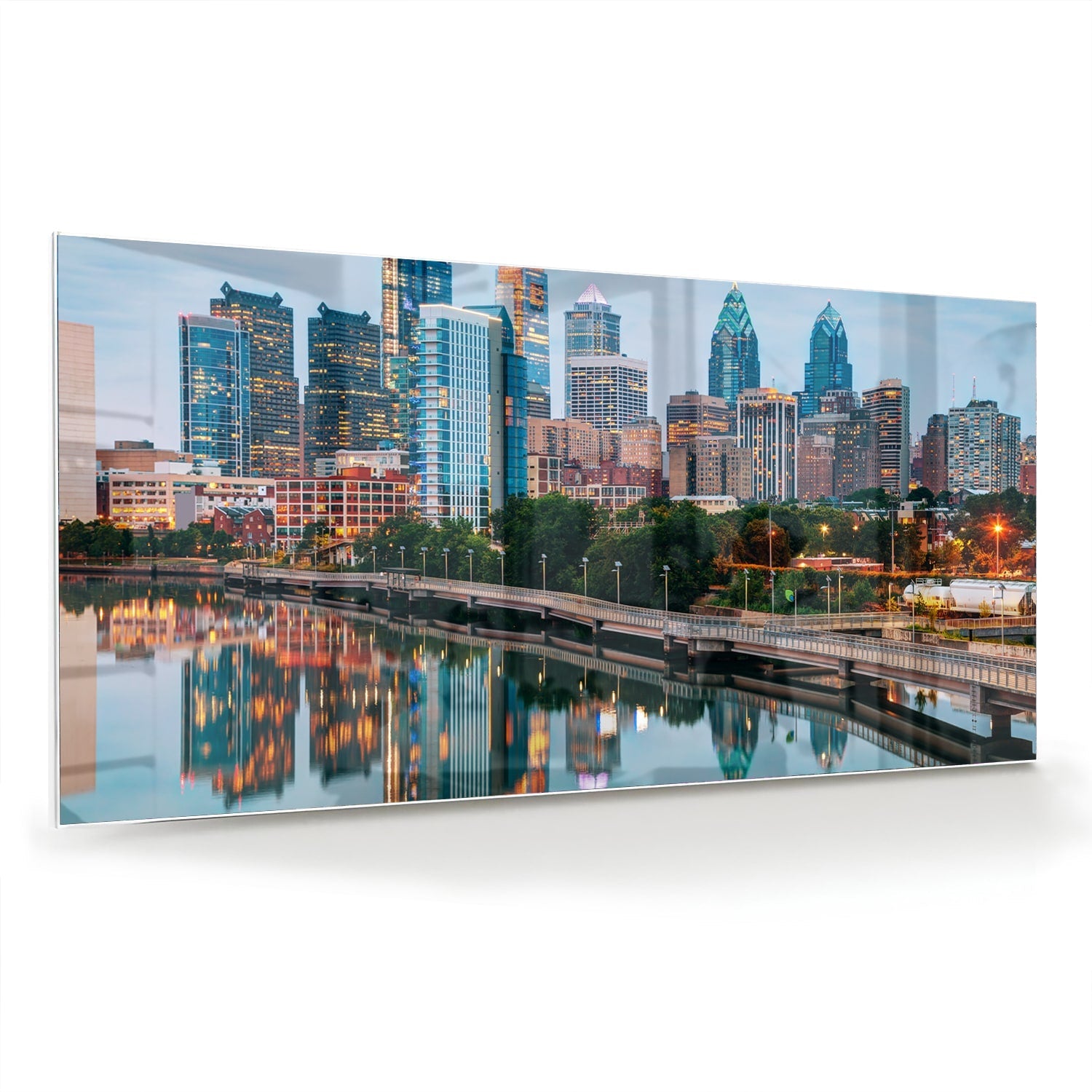 Glazen schilderij met een stadsgezicht en reflecties in het water