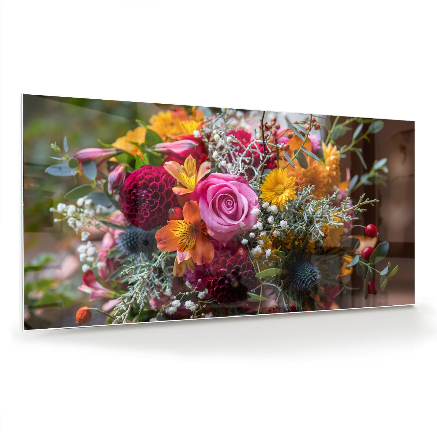 Glazen schilderij met een kleurrijk boeket bloemen aan de muur