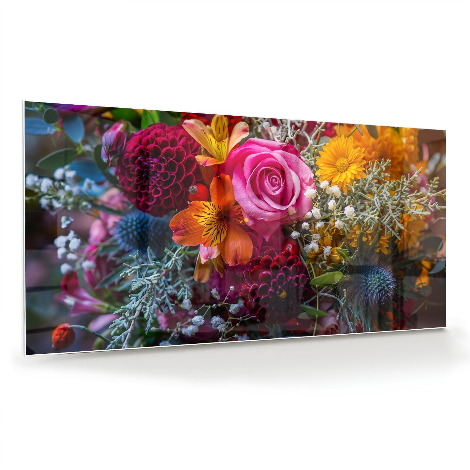 Glazen schilderij met een kleurrijke bloemenmix, inclusief rozen en andere bloemen.