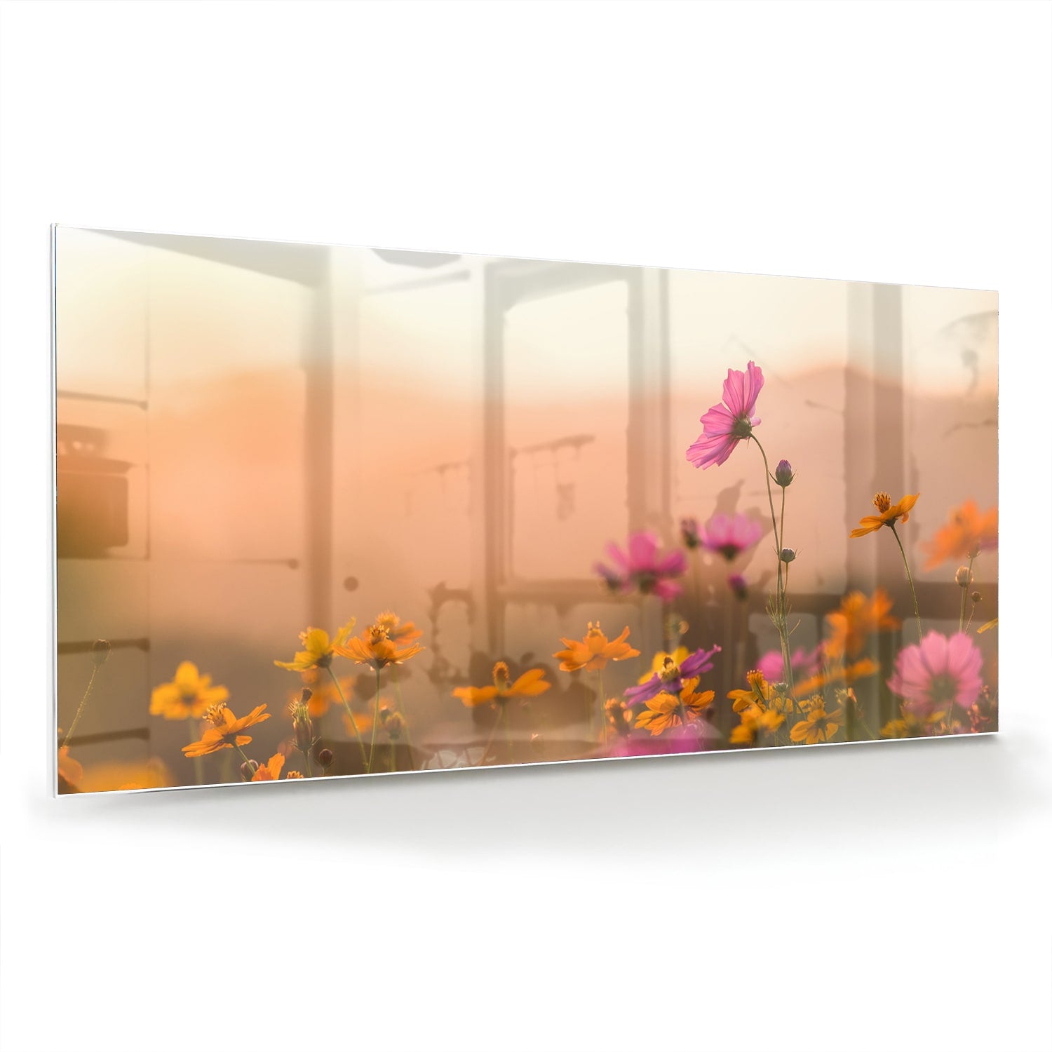Glazen schilderij met kleurrijke bloemen tegen een pastelachtergrond.