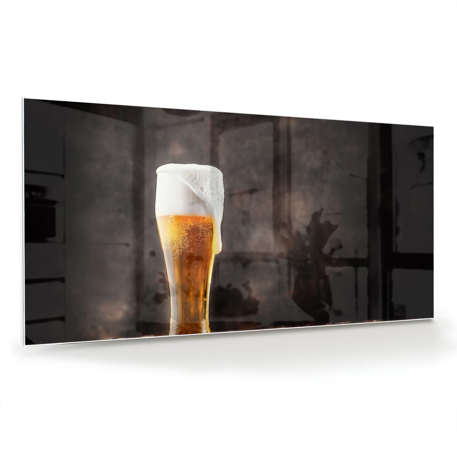 Glazen schilderij van een biertje op houten ondergrond