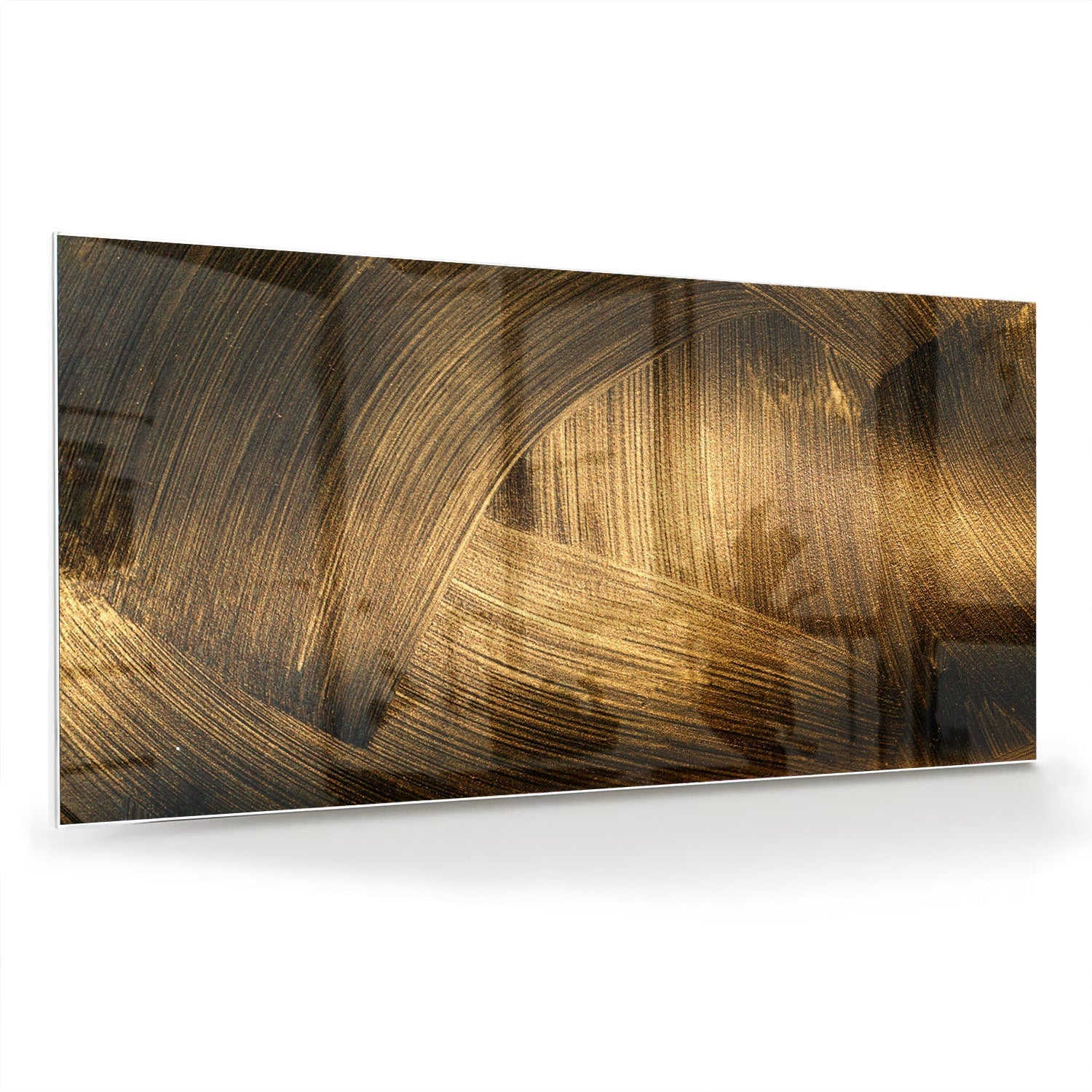 Glazen schilderij met gouden patronen aan de muur boven een houten meubel.