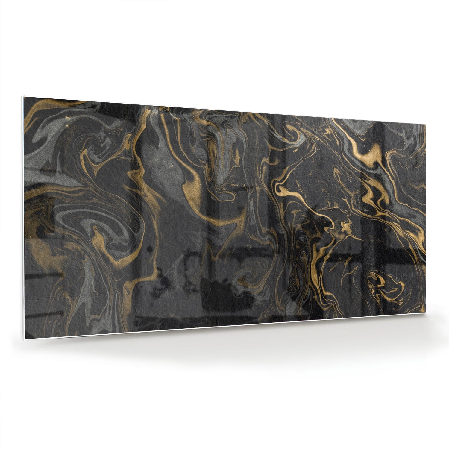 Zwart-gouden glazen schilderij met marmerachtige patronen aan de muur