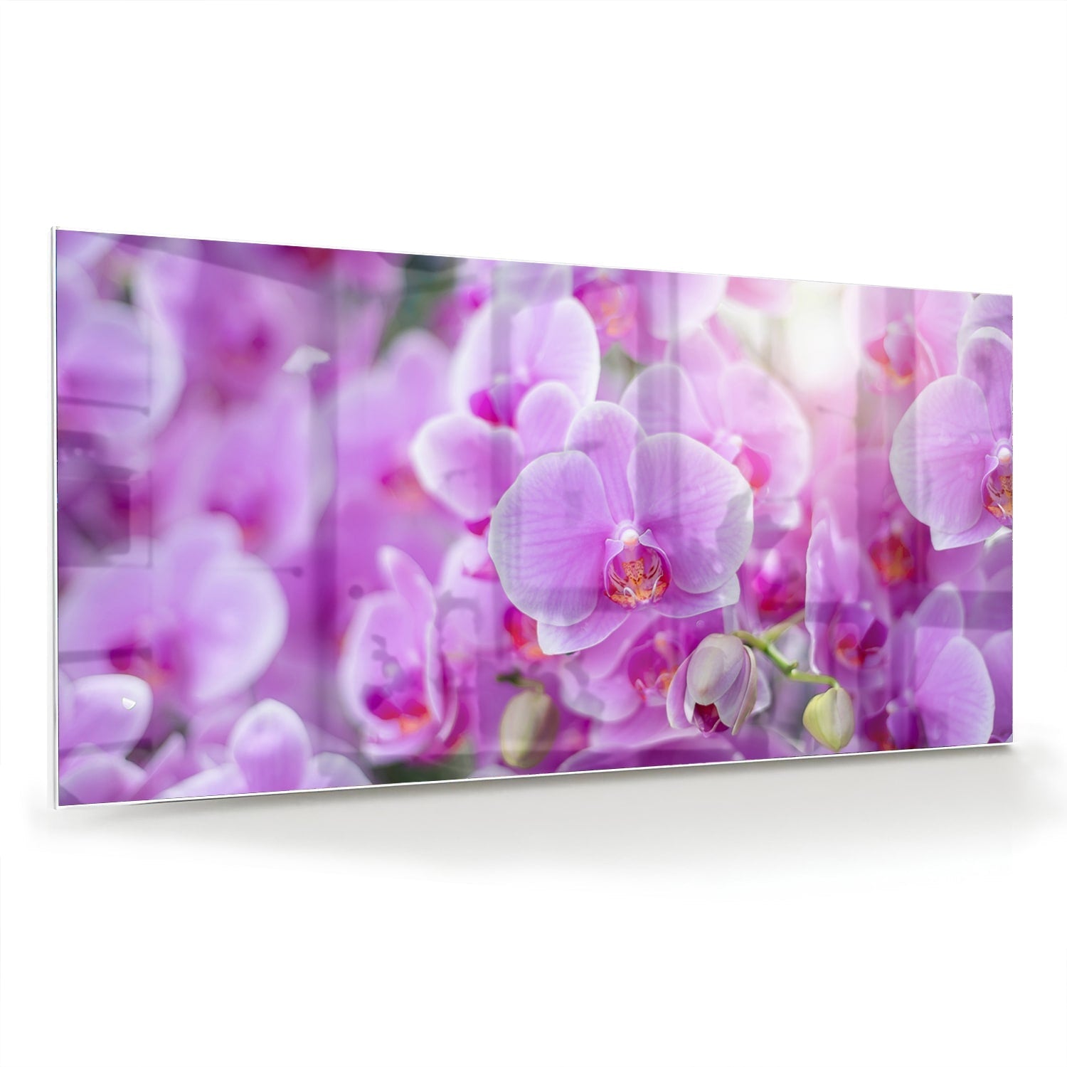 Glazen schilderij met een close-up van paarse orchideen in een mooi interieur