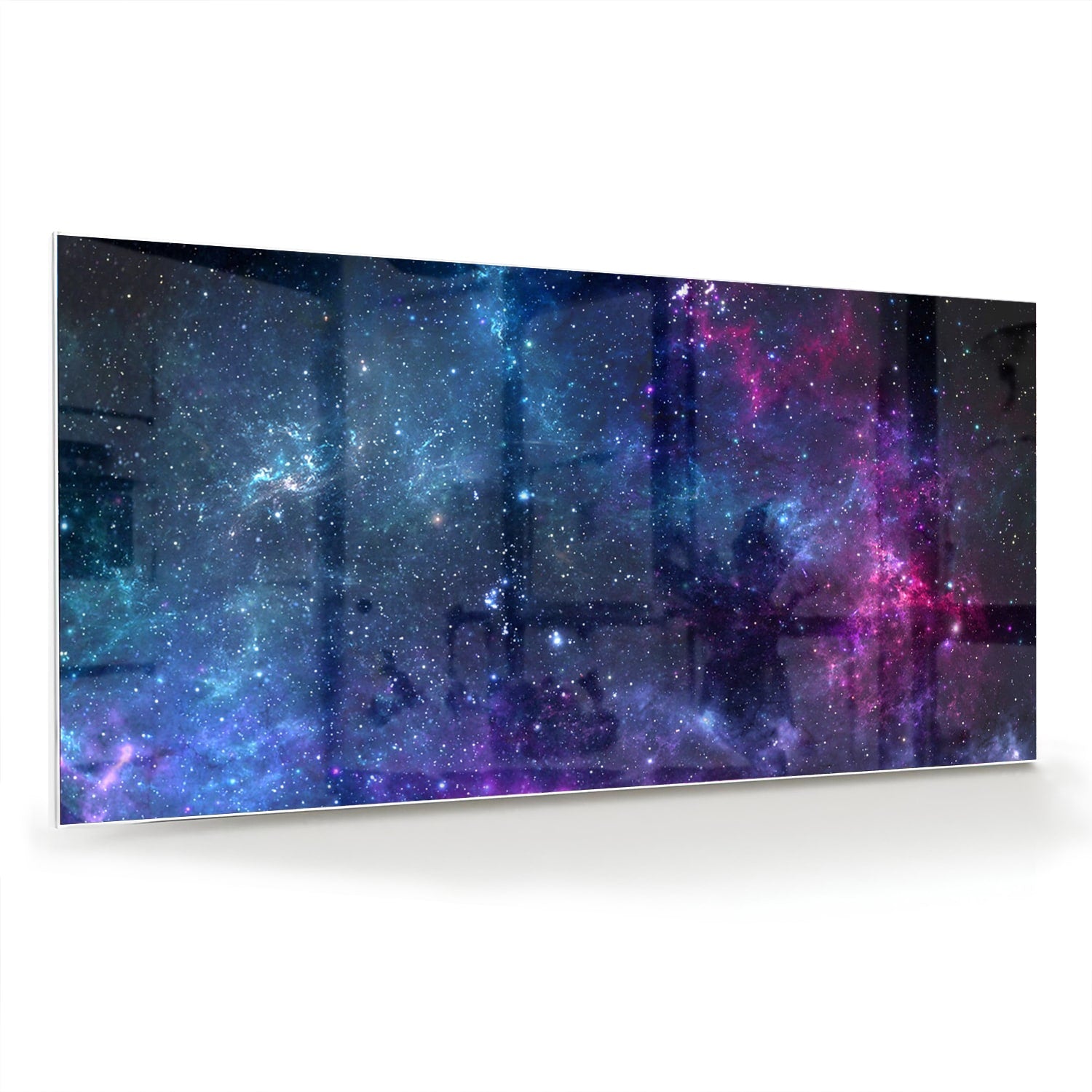 Glazen schilderij van het universum met kleurrijke sterren en nevels.